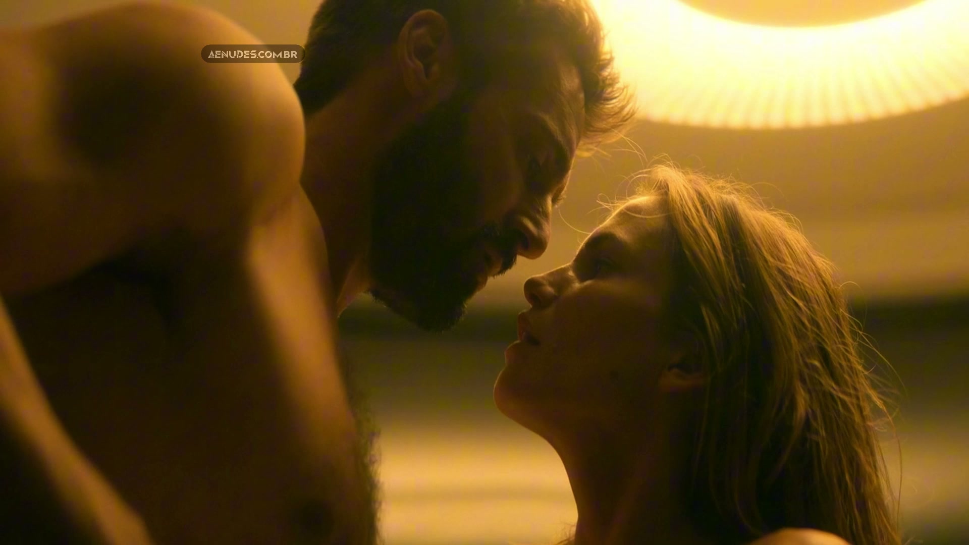 Margot Bancilhon nua pelada cena de sexo em Escort Boys