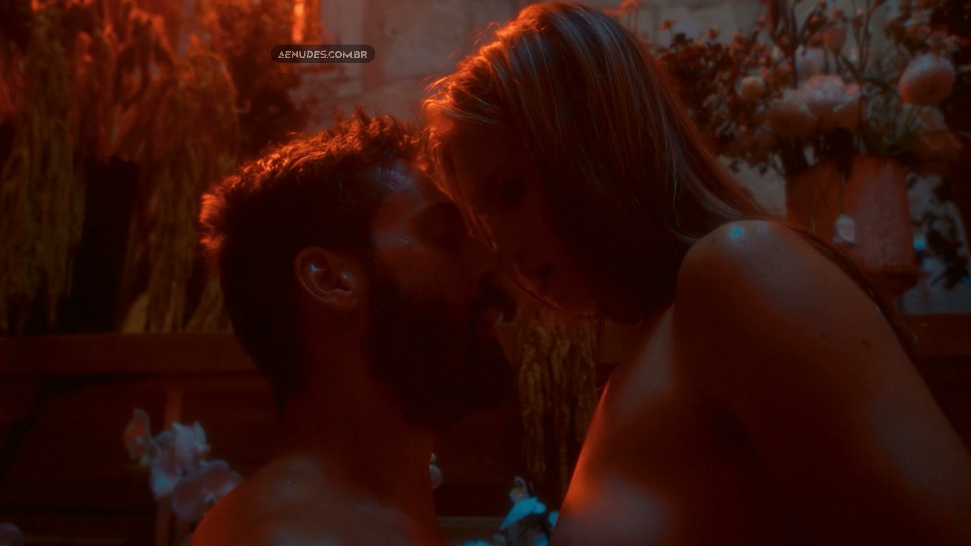 Margot Bancilhon nua pelada cena de sexo em Escort Boys