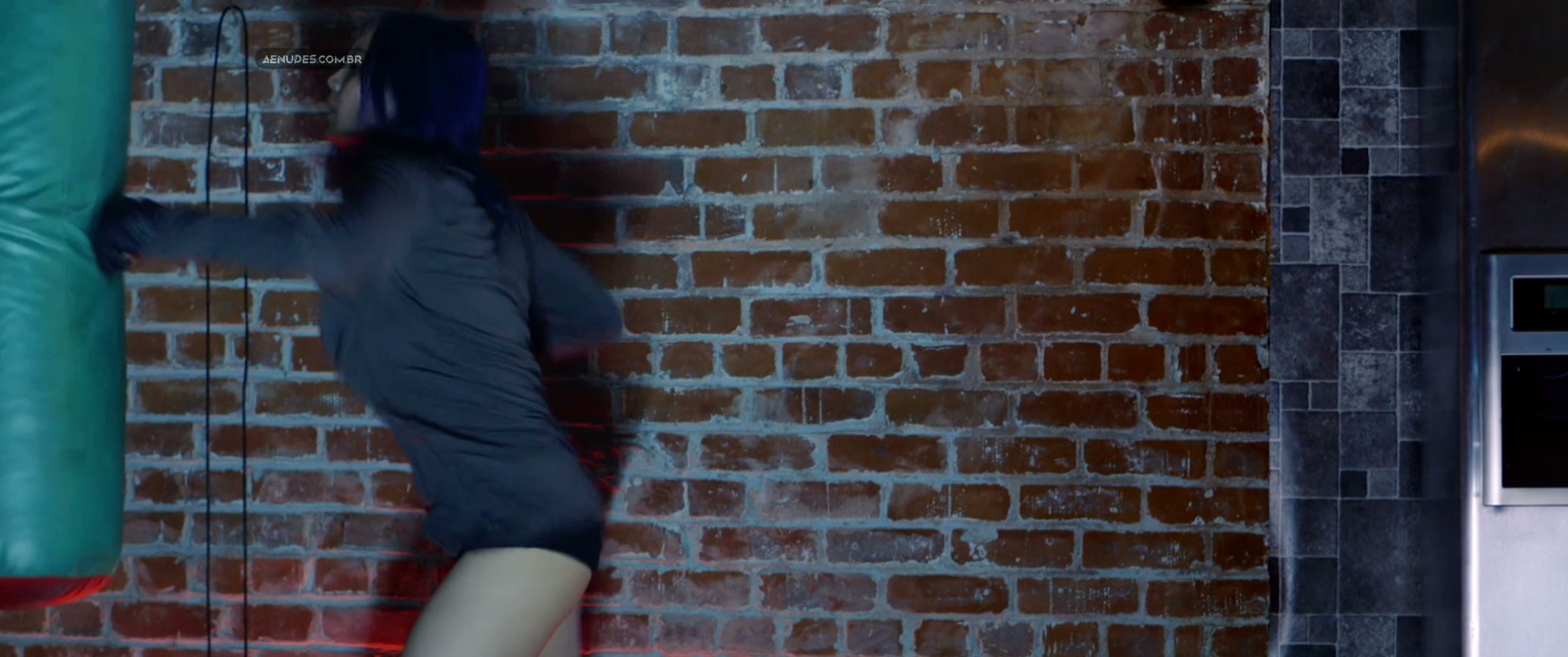 Pom Klementieff nua pelada cena de sexo em Hacker\'s Game Redux