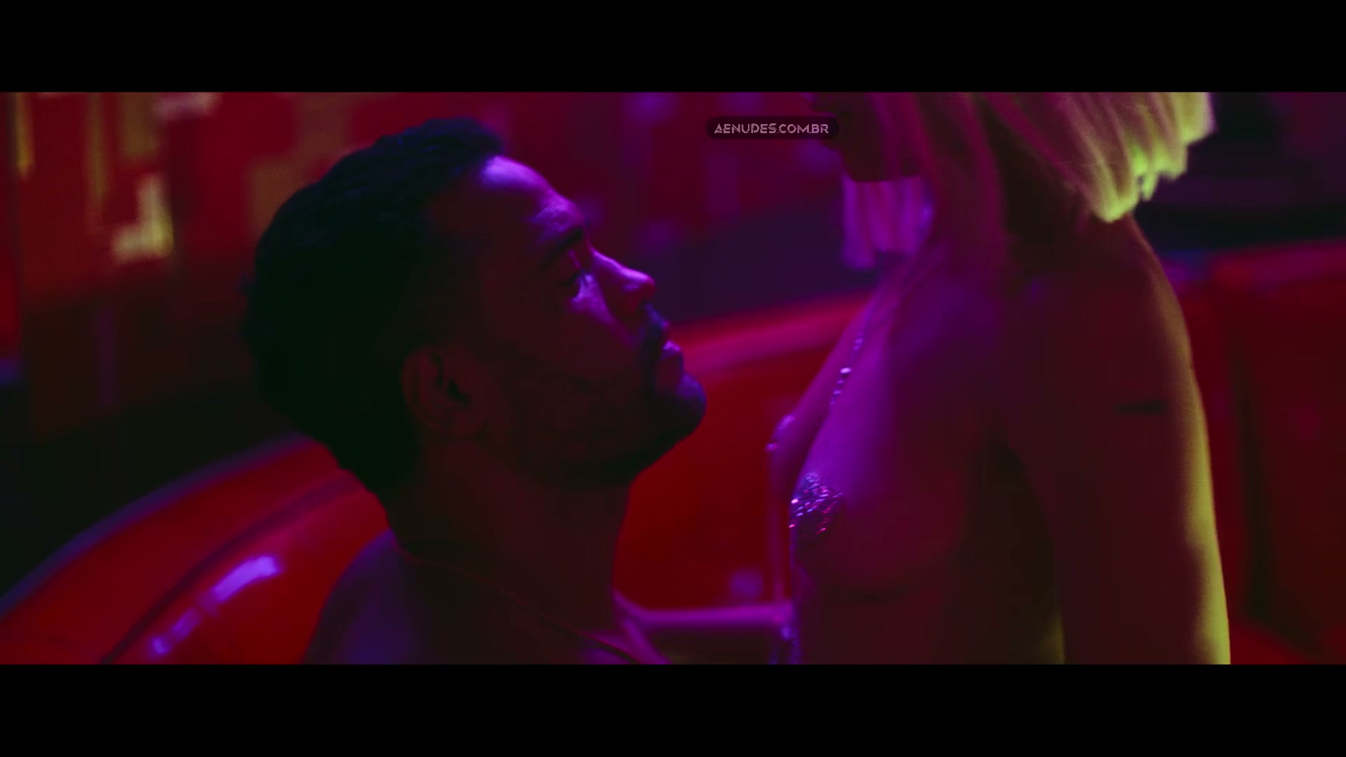 Tassia Dhur nua pelada cena de sexo em Dna Do Crime S02