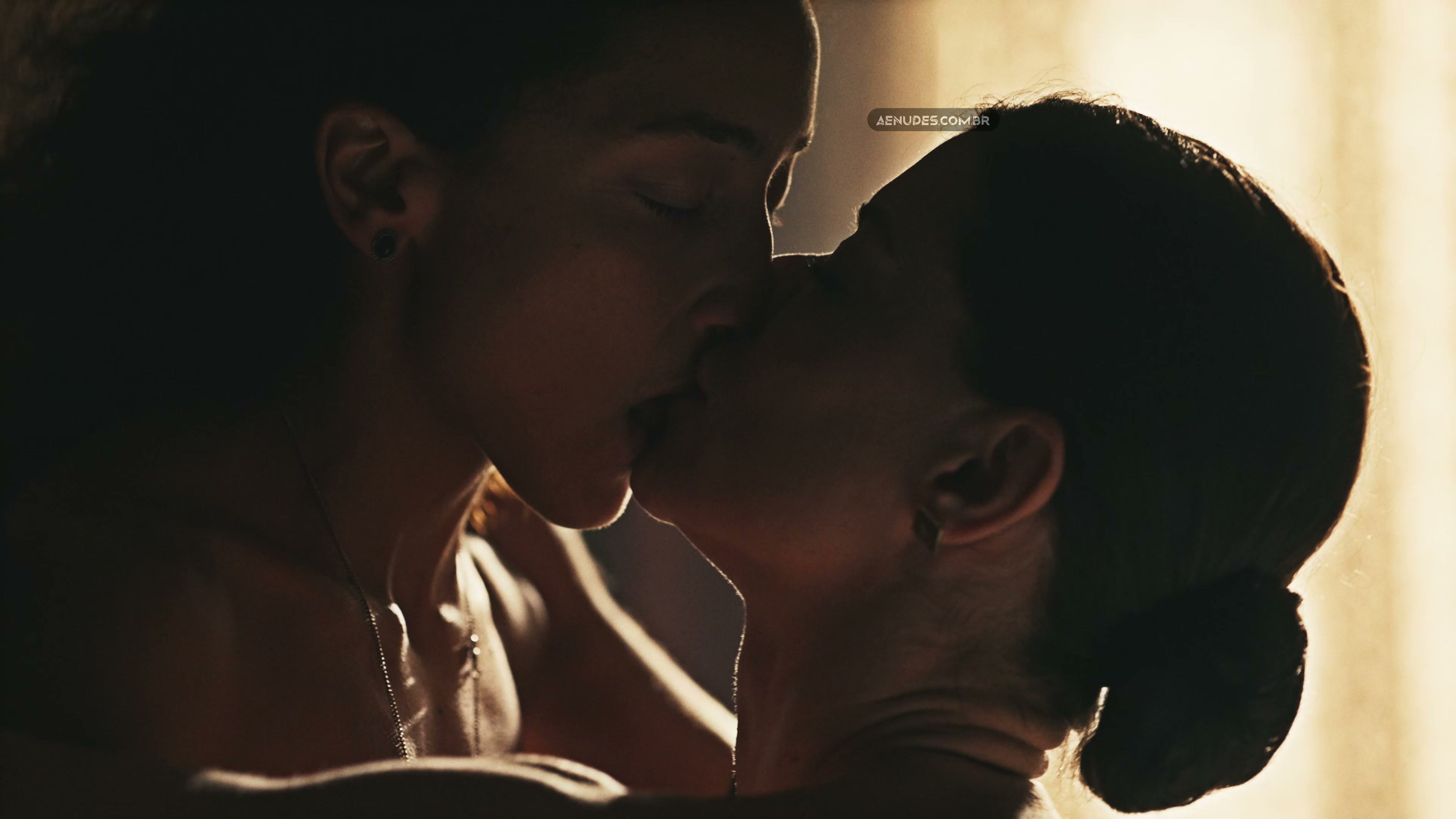 Alice Carvalho Alinne Moraes nua pelada cena de sexo em Guerreiros Do Sol