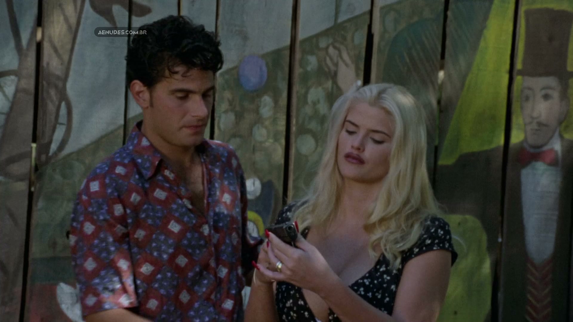 Anna Nicole Smith nua pelada cena de sexo em Perigo na Torre (Skyscraper)