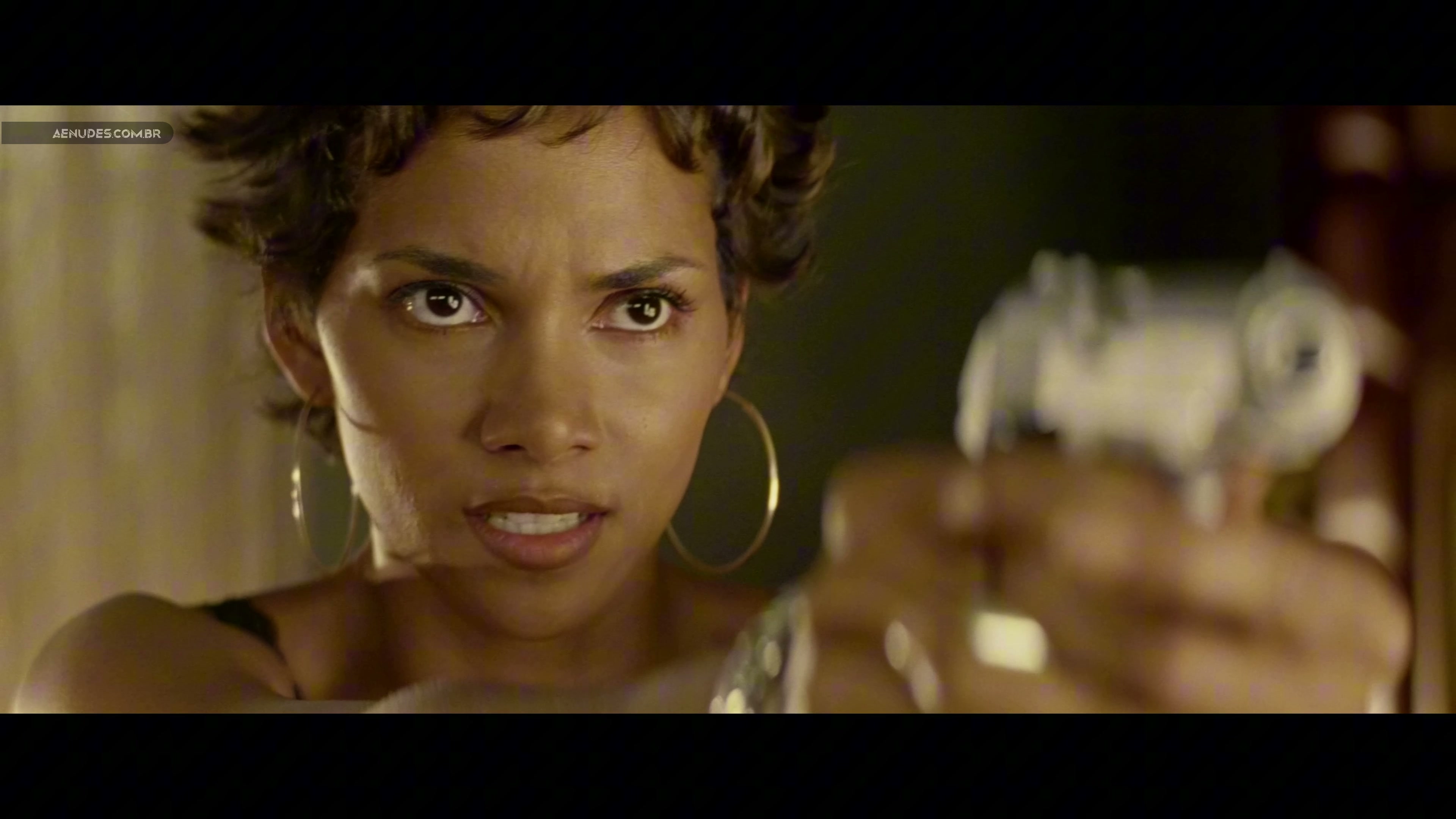 Halle Berry nua pelada cena de sexo em Swordfish