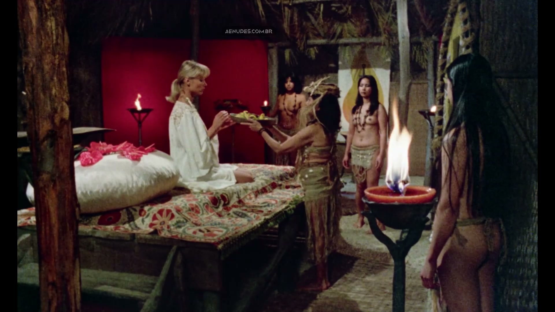 Janet Agren nua pelada cena de sexo em Devorado Vivo (Eaten Alive)