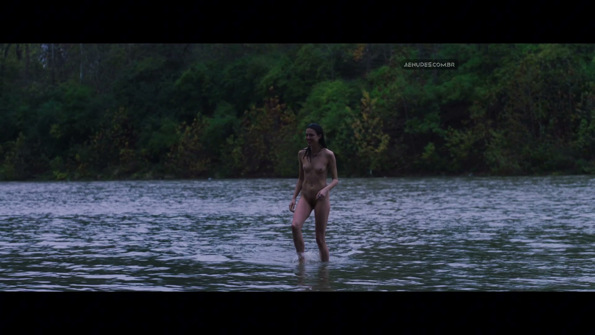 Margaret Qualley nua pelada cena de sexo em Donnybrook