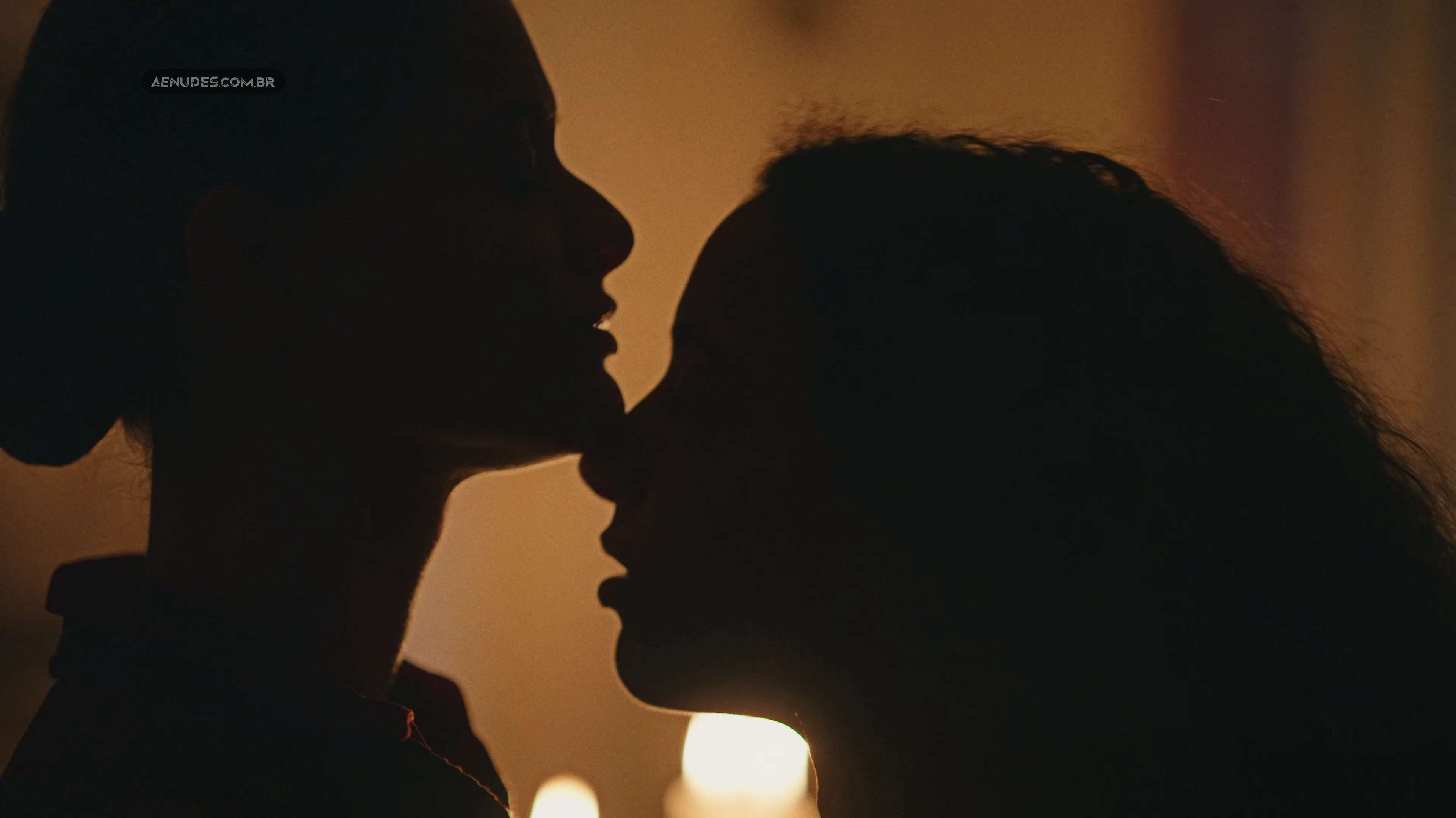 Alinne Moraes e Alice Carvalho nua pelada cena de sexo em Guerreiros Do Sol (Novela).