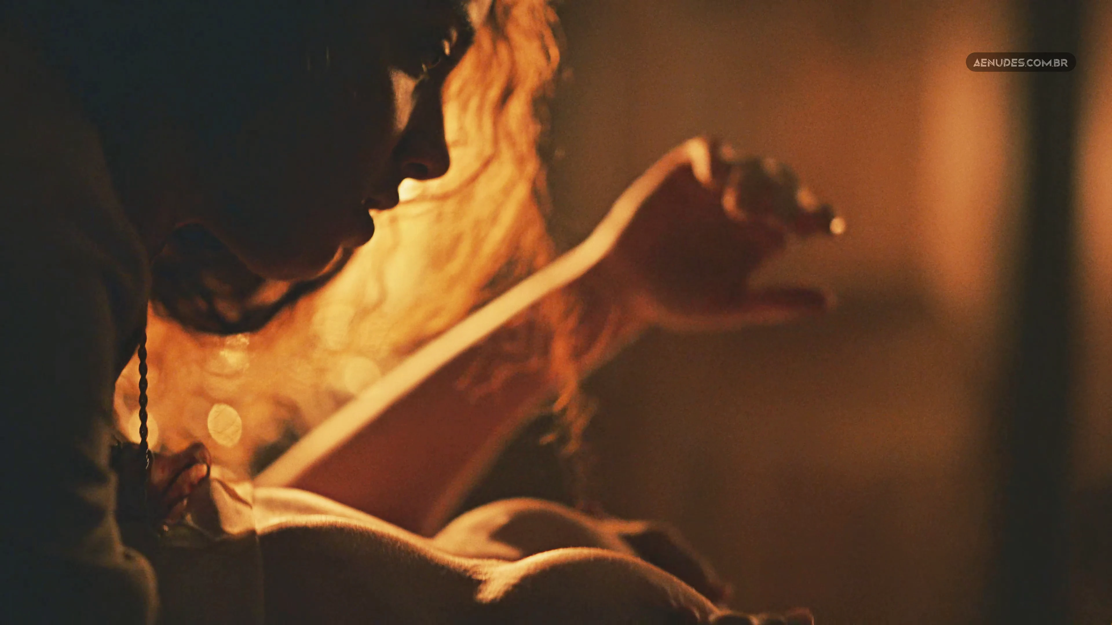 Alinne Moraes e Alice Carvalho nua pelada cena de sexo em Guerreiros Do Sol (Novela).