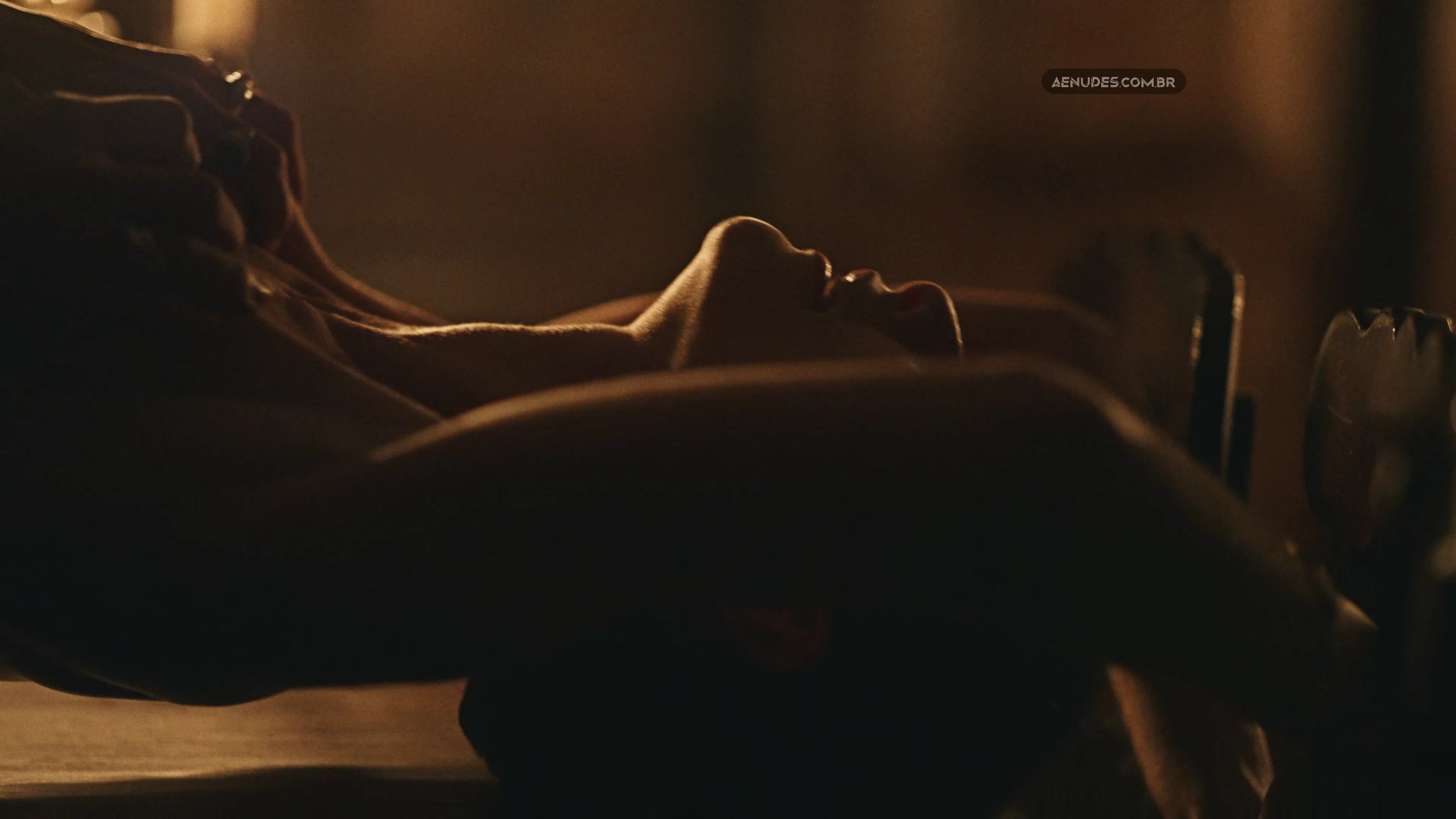 Alinne Moraes e Alice Carvalho nua pelada cena de sexo em Guerreiros Do Sol (Novela).