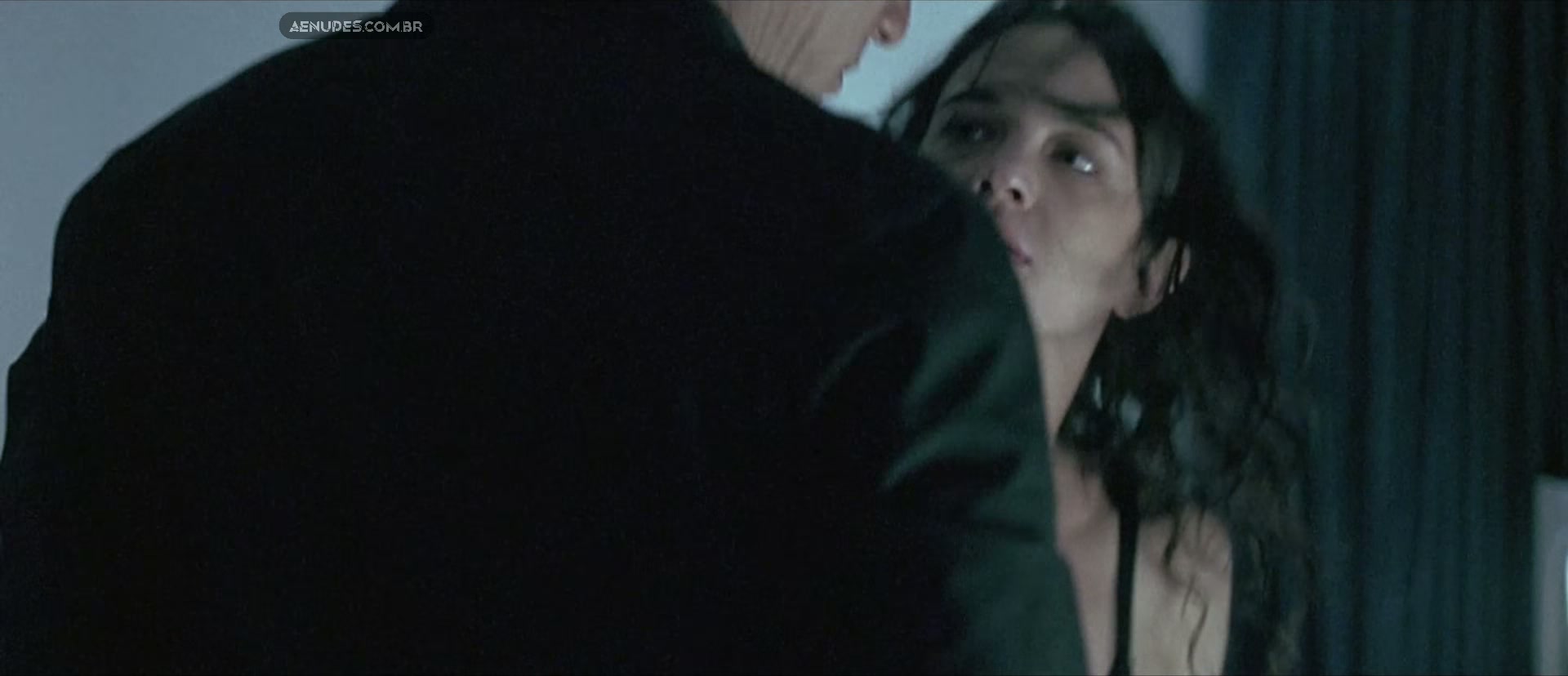 Asia Argento nua pelada cena de sexo em Boarding Gate