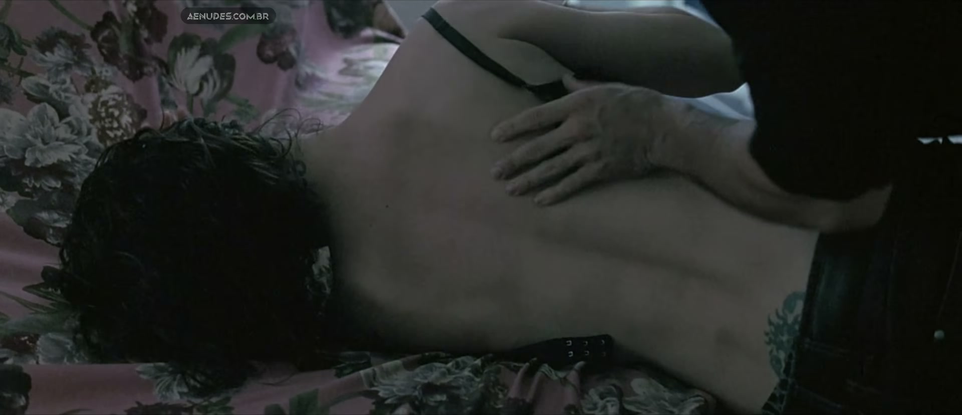 Asia Argento nua pelada cena de sexo em Boarding Gate