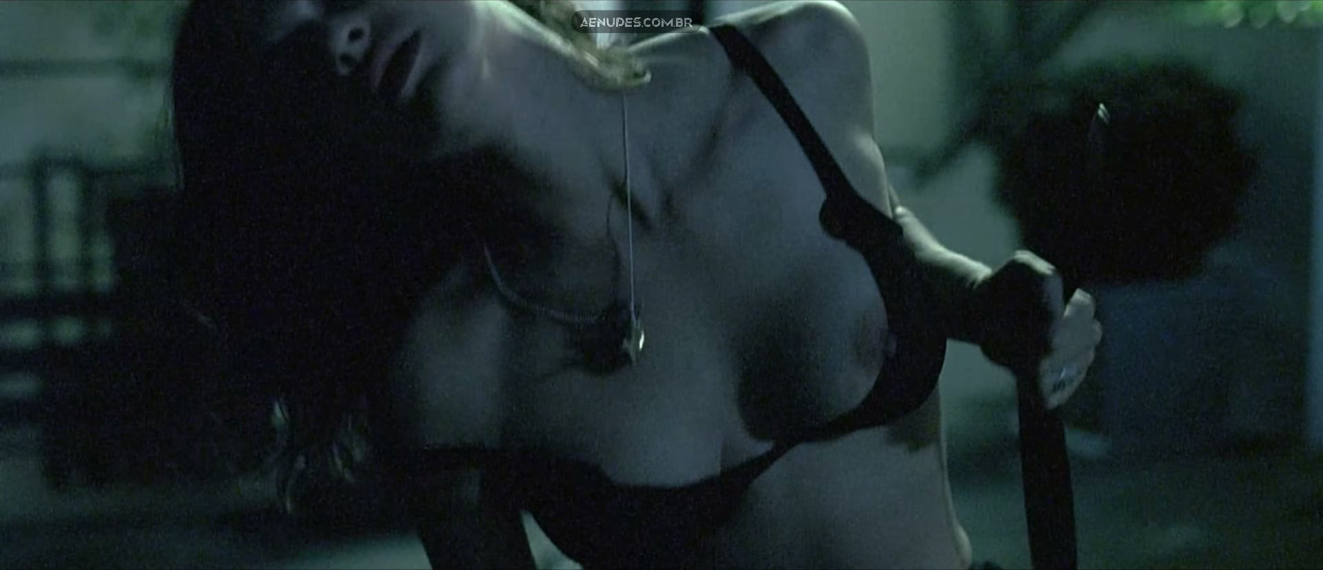 Asia Argento nua pelada cena de sexo em Boarding Gate