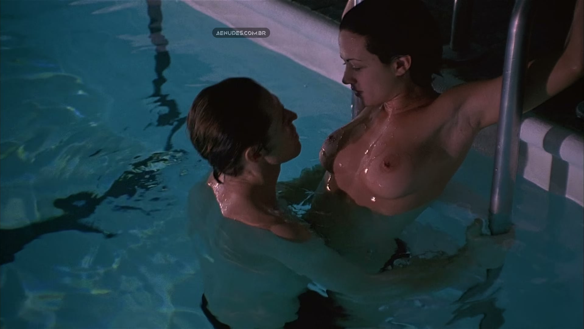 Asia Argento nua pelada cena de sexo em New Rose Hotel