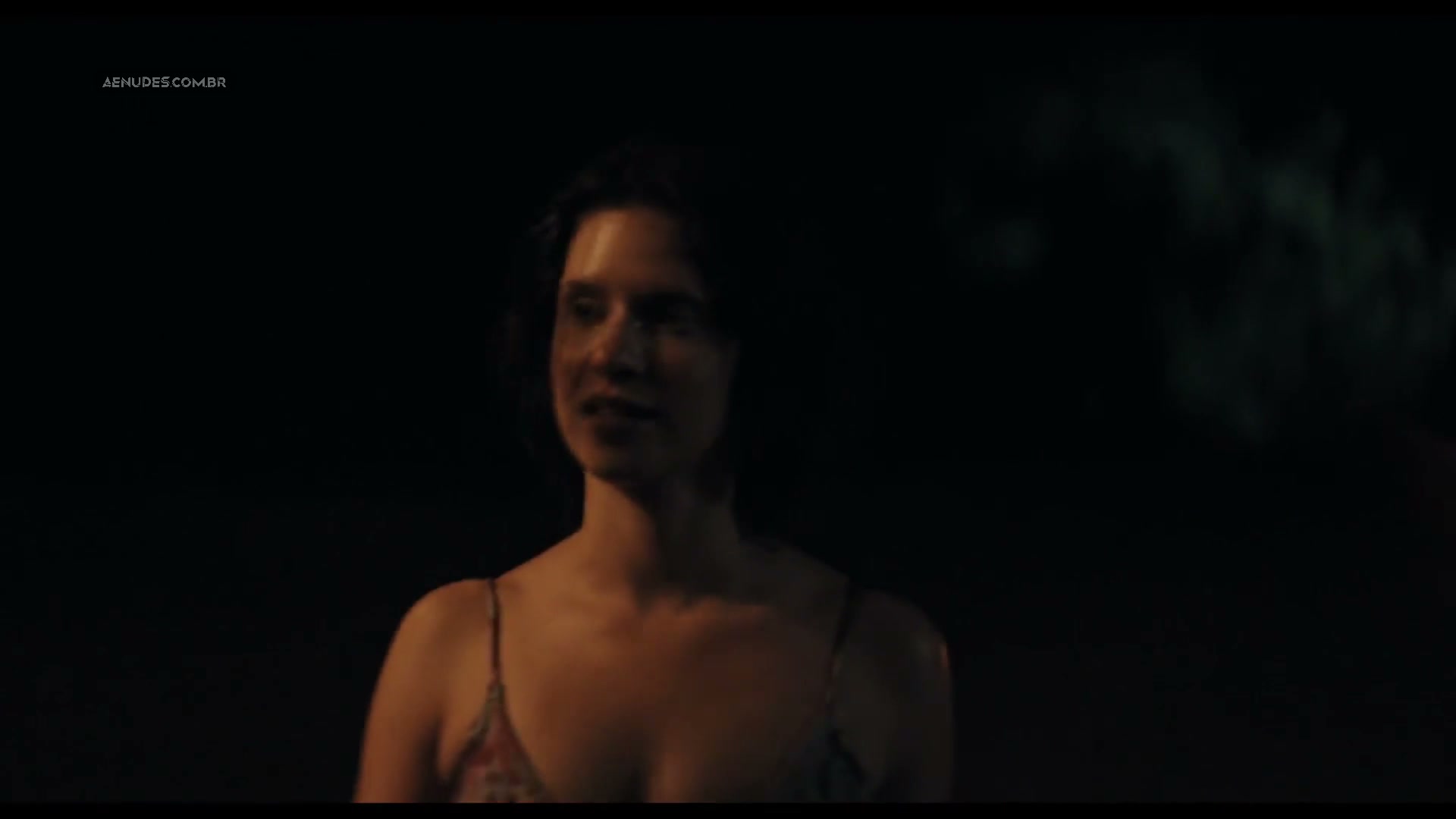 Daphne Patakia nua pelada cena de sexo em Our Wildest Days
