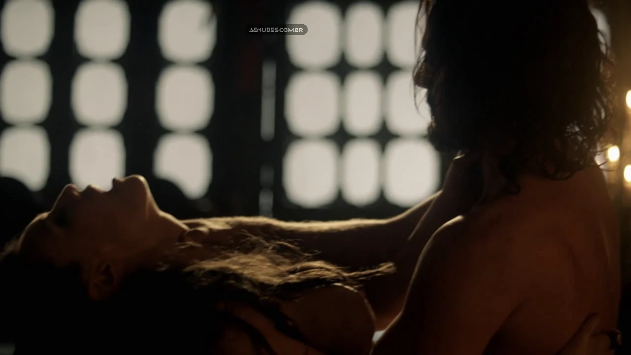 Marcela Mar nua pelada cena de sexo em Sitiados (Série).