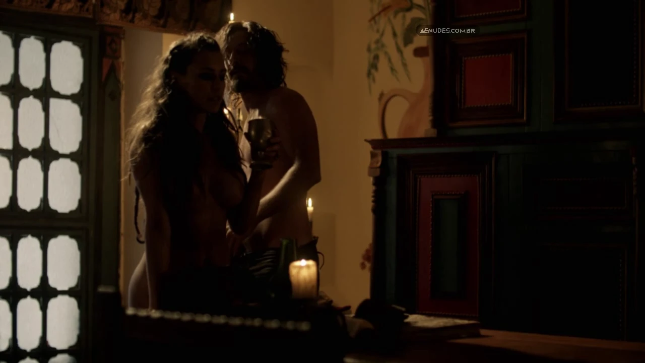 Marcela Mar nua pelada cena de sexo em Sitiados (Série).
