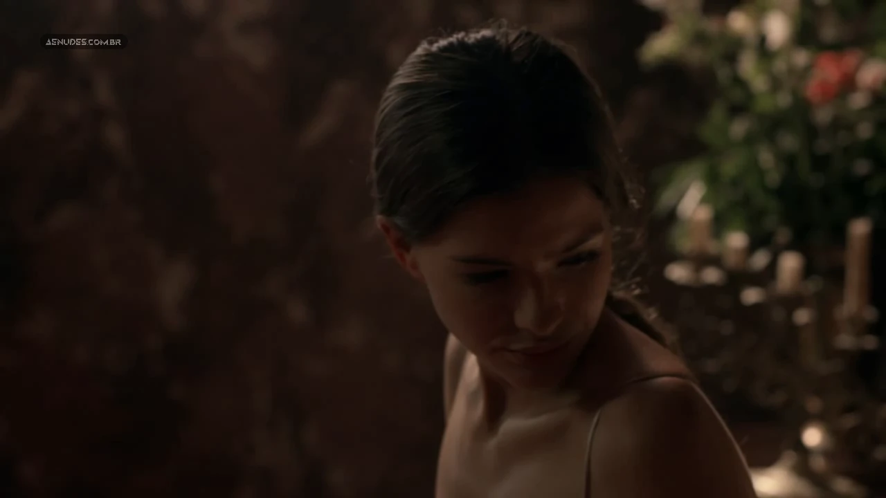 María Eugenia Suárez nua pelada cena de sexo em Sitiados (Série).