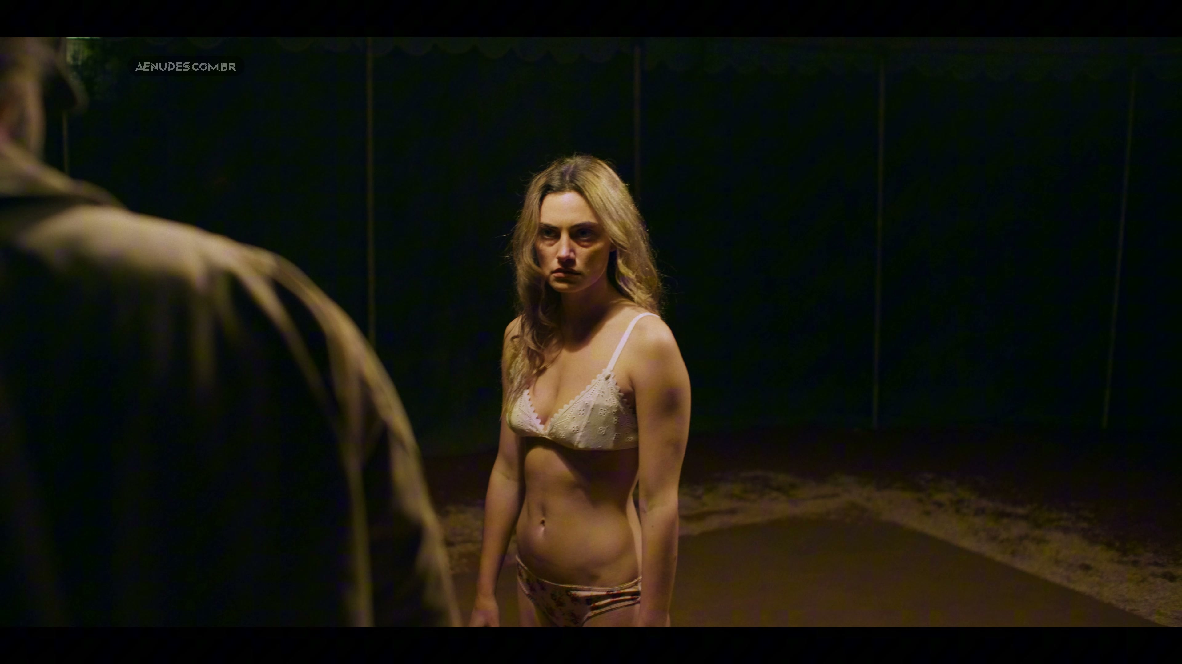 Phoebe Tonkin nua pelada cena de sexo em Kid Snow