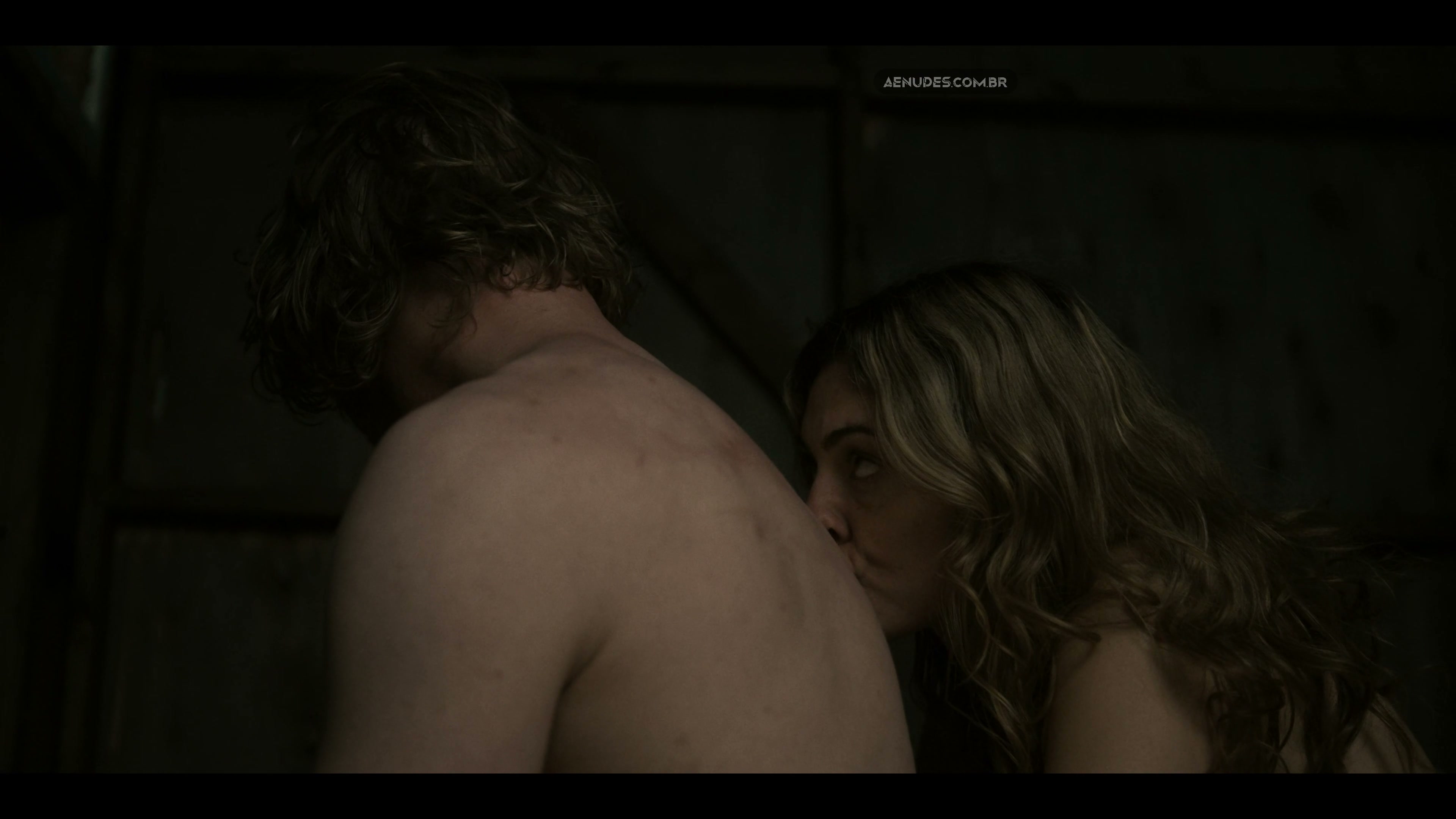 Phoebe Tonkin nua pelada cena de sexo em Kid Snow