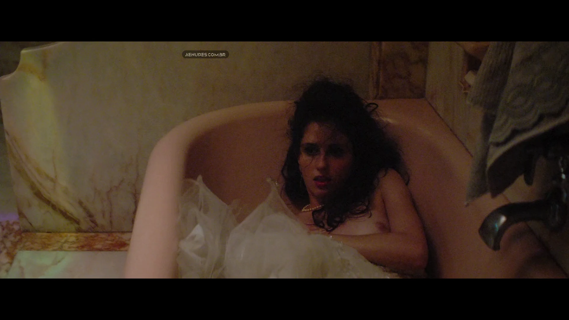 Carol Duarte nua pelada cena de sexo em A Vida Invisivel