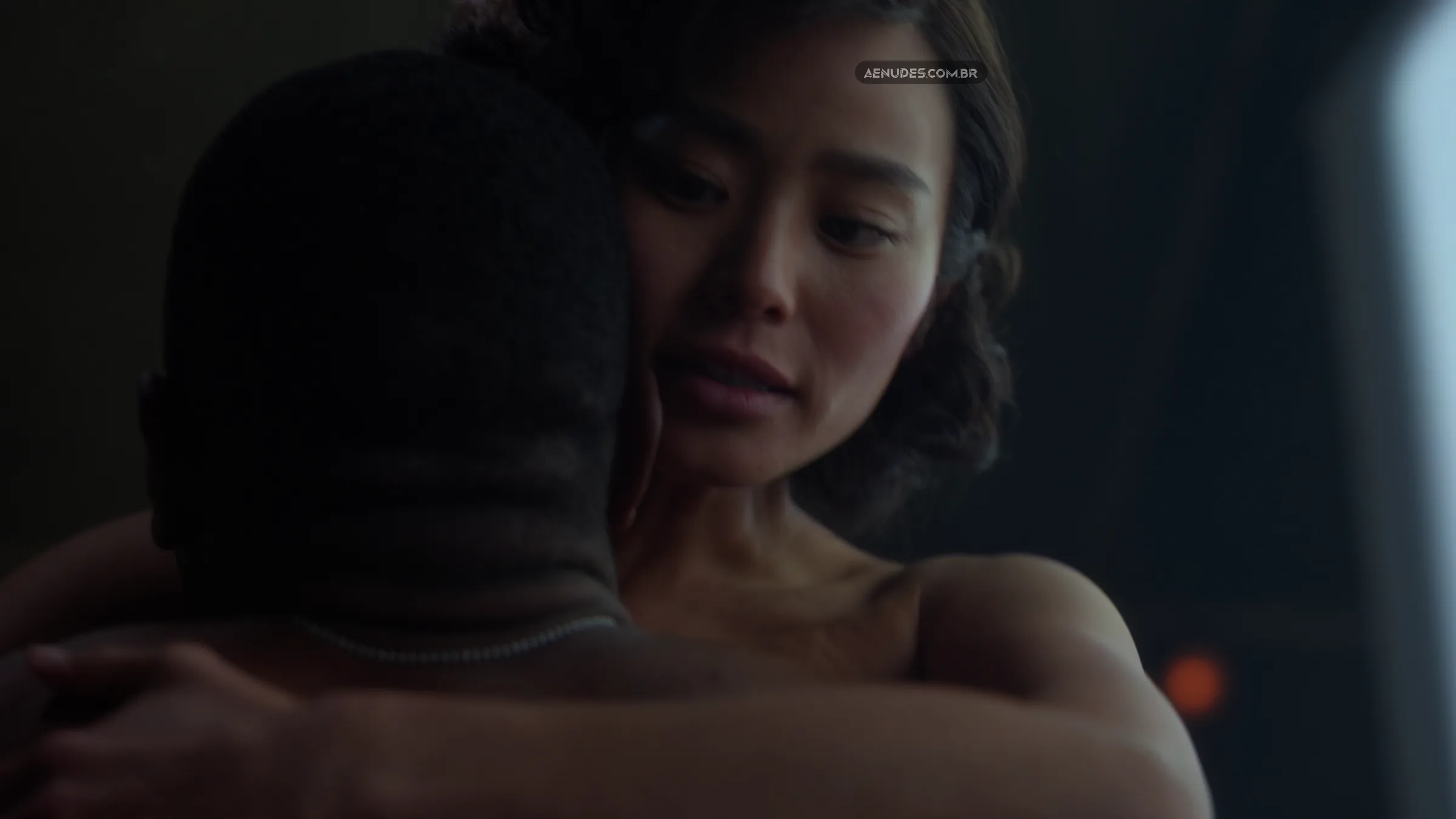 Jamie Chung nua pelada cena de sexo em Lovecraft Country