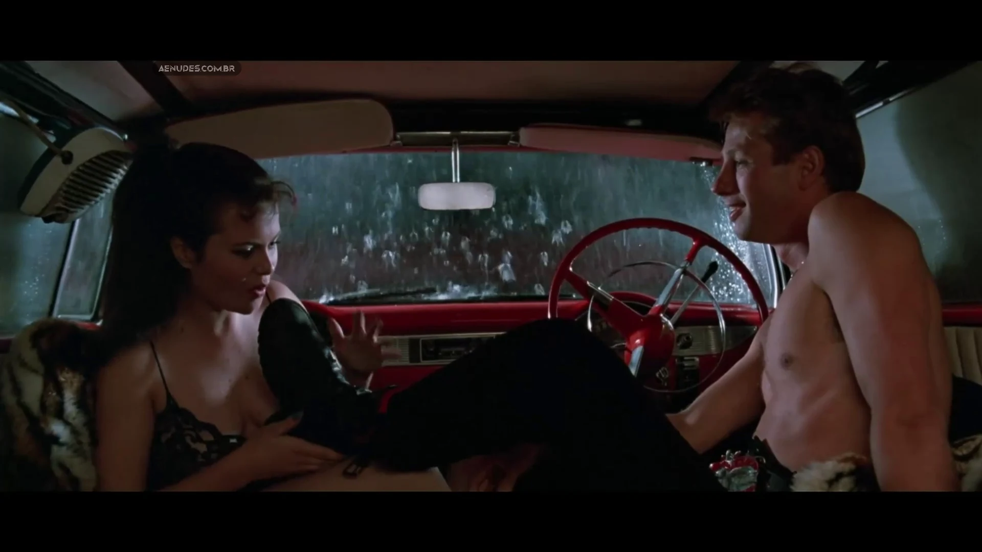 Natalie McCurry nua pelada cena de sexo em Dead-End Drive In