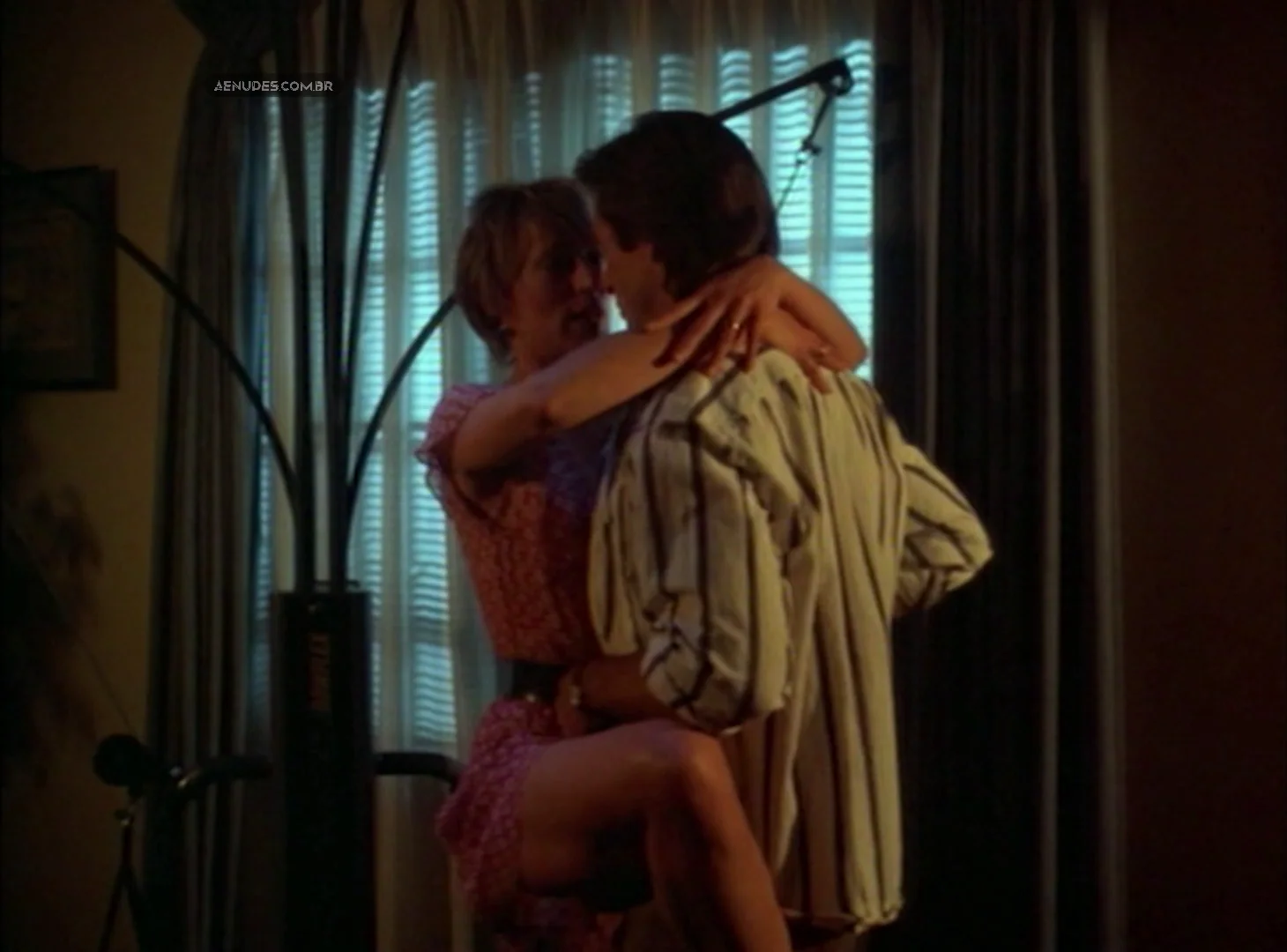 Sandahl Bergman nua pelada cena de sexo em Possessed by Night