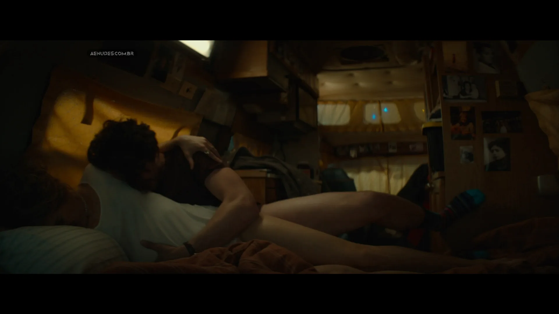 Shailene Woodley nua pelada cena de sexo em Three Women