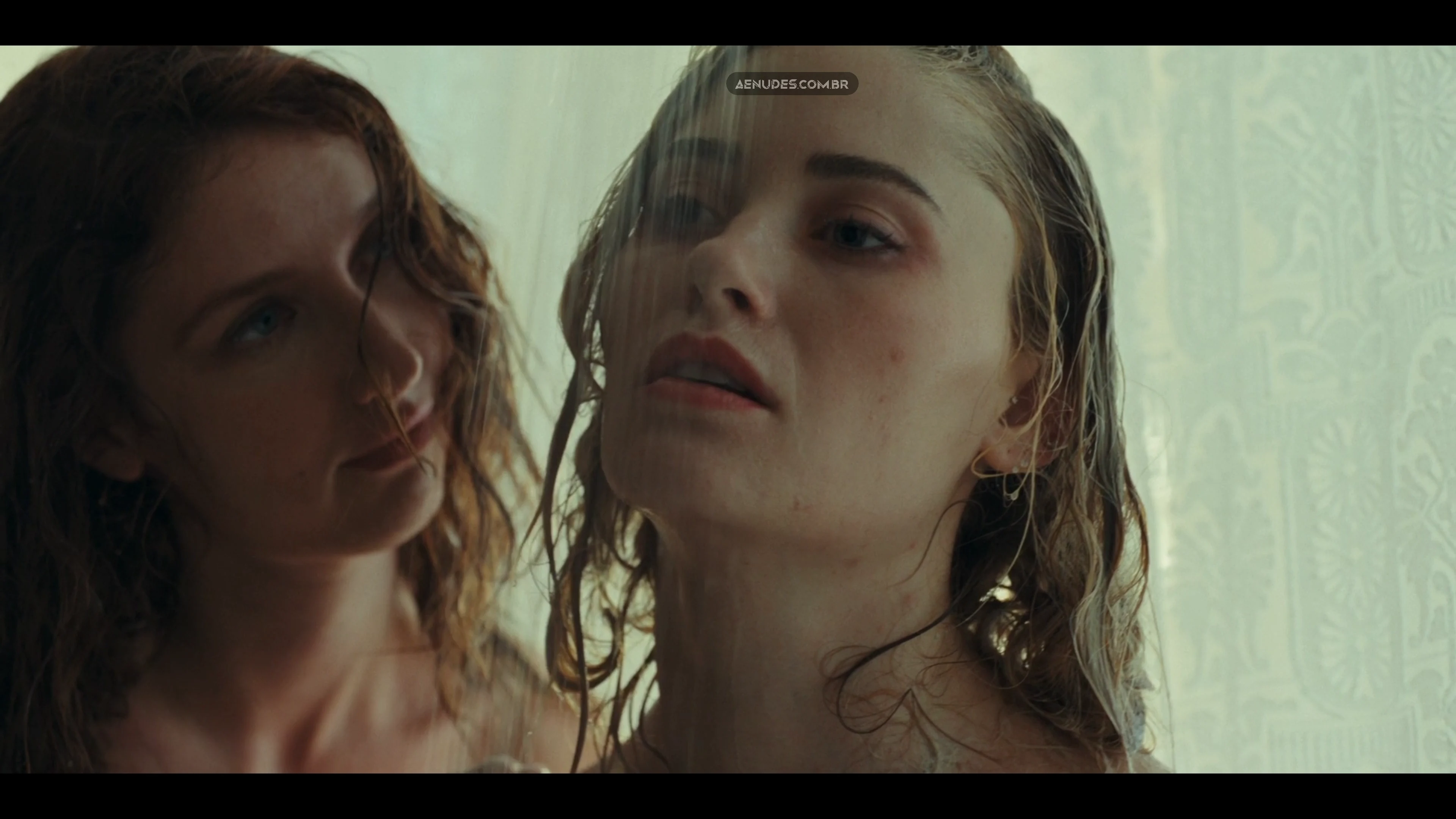 Virginia Gardner e Madison Elise Rogers nua pelada cena de sexo em 1923