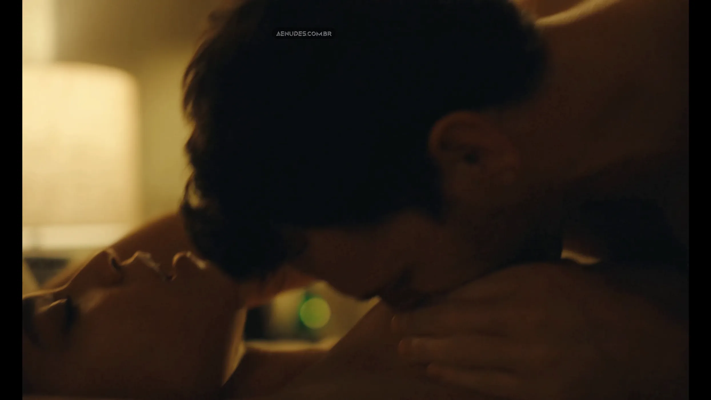 Aisha Dee nua pelada cena de sexo em Watching You