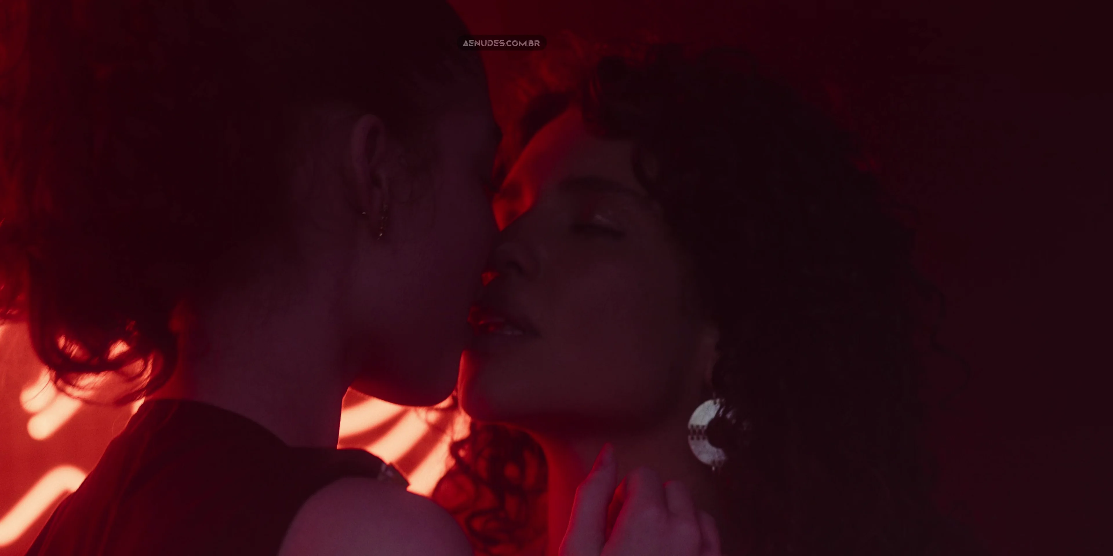 Duda Matte e Bruna Linzmeyer Beijo Quente