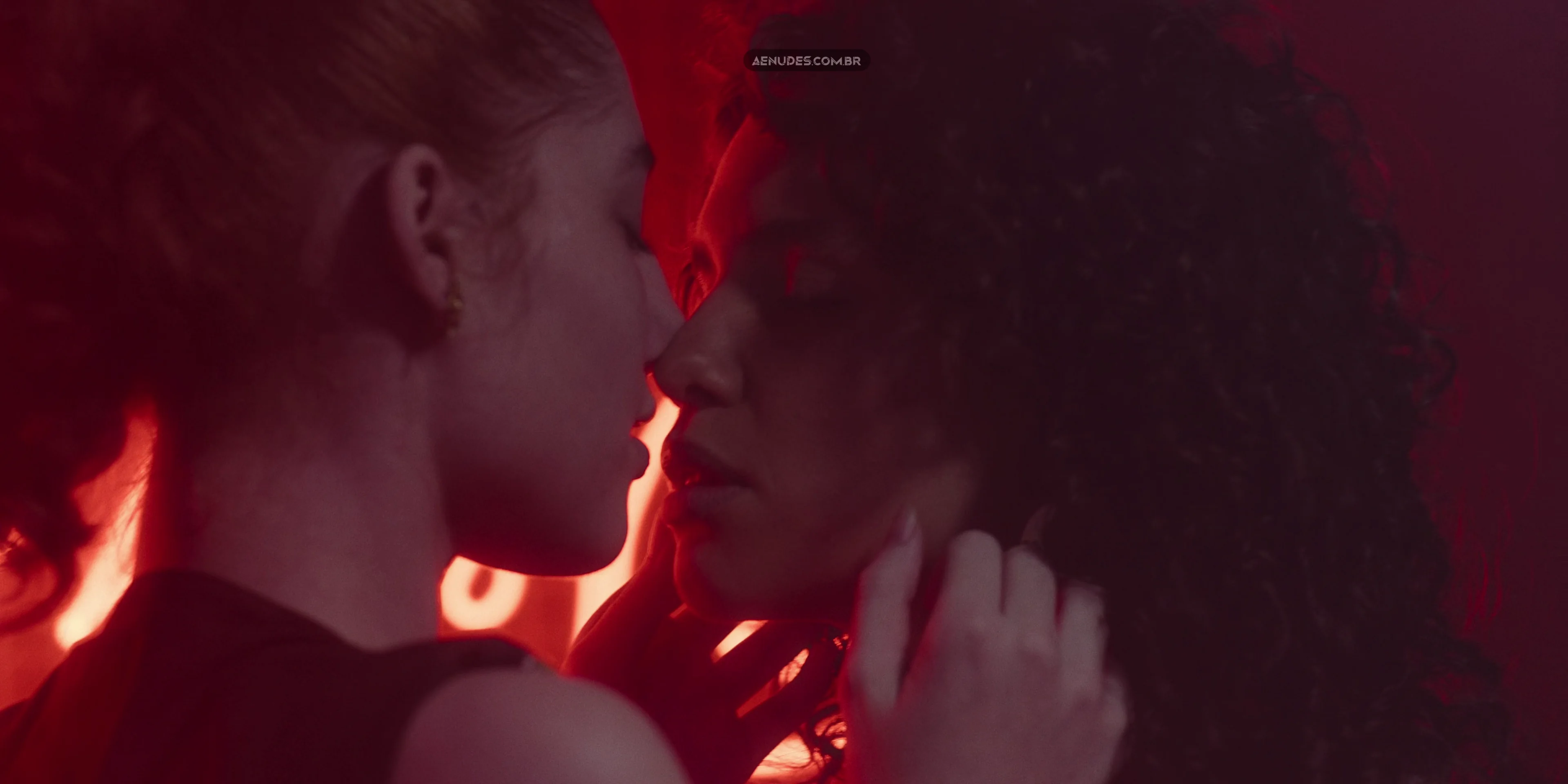 Duda Matte e Bruna Linzmeyer Beijo Quente