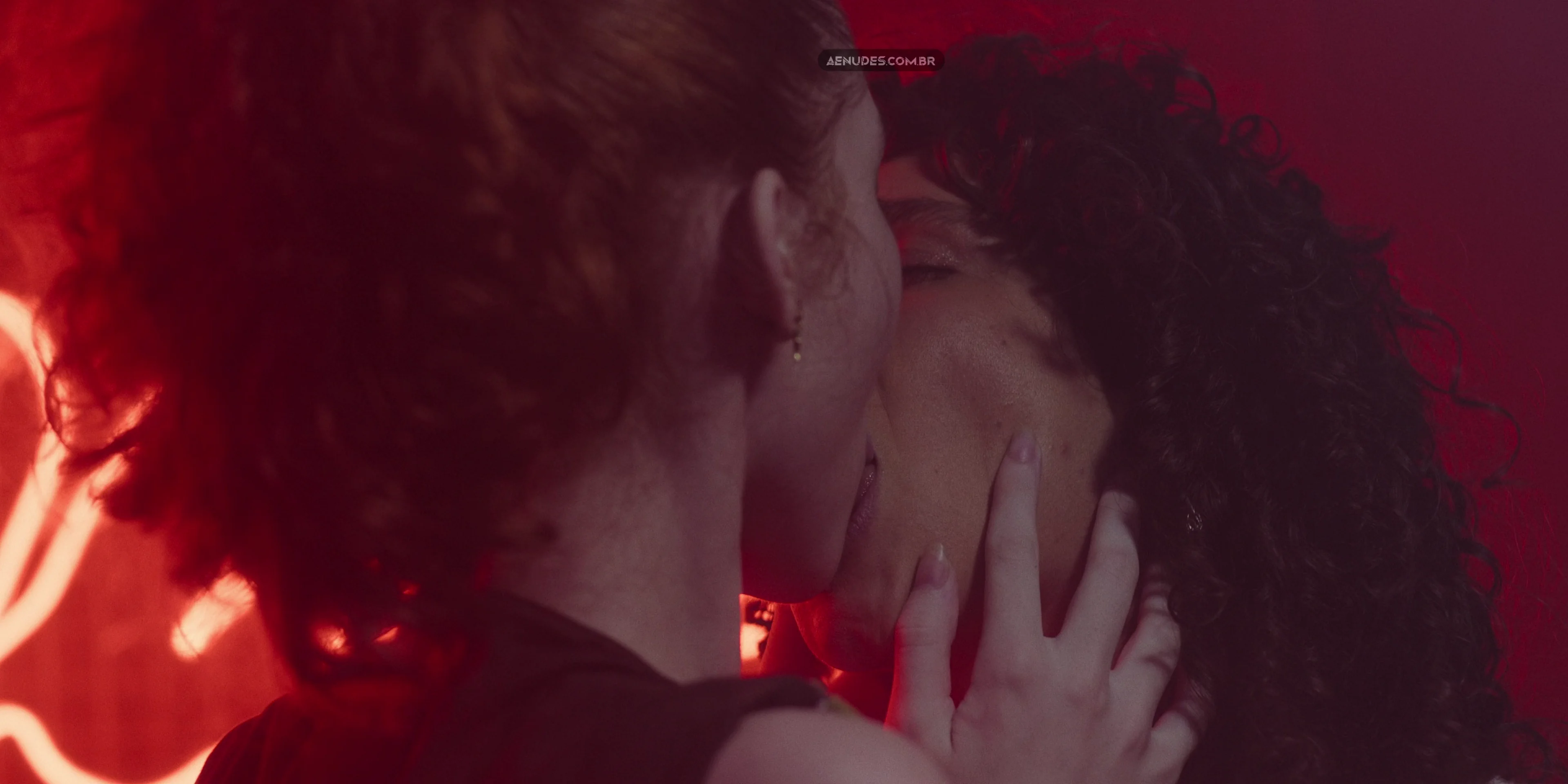Duda Matte e Bruna Linzmeyer Beijo Quente