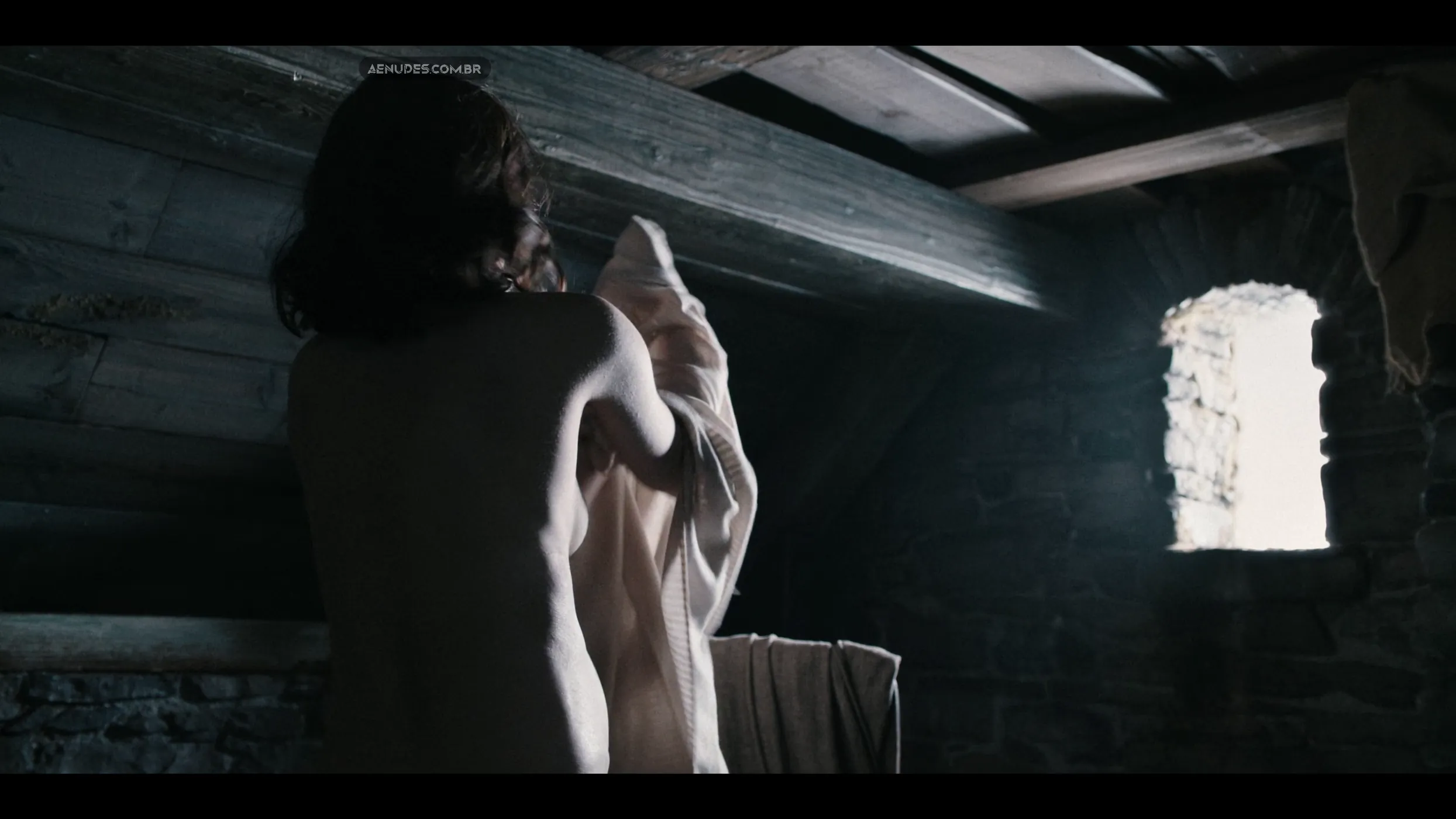 Hermione Corfield e Lauren McQueen nua pelada cena de sexo em Outlander Blood Of My Blood