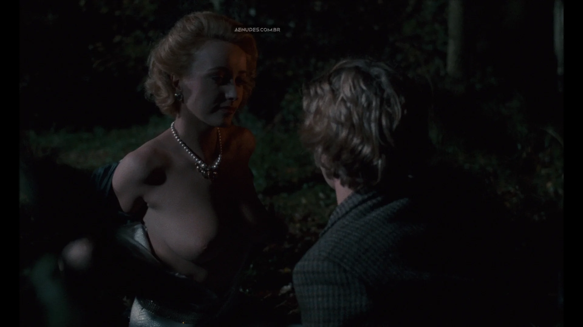 Pauline Lafont nua pelada cena de sexo em Cop Au Vin