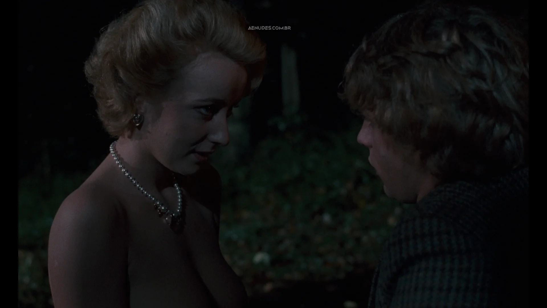 Pauline Lafont nua pelada cena de sexo em Cop Au Vin