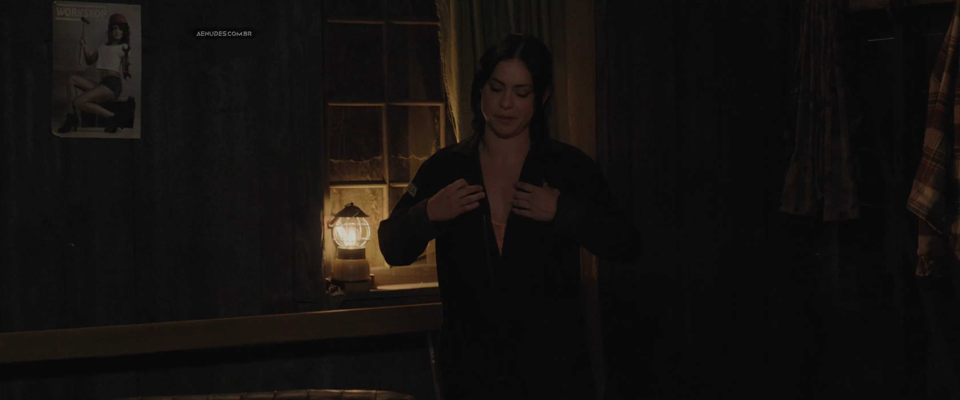 Rosa Salazar e Gemma Dart nua pelada cena de sexo em Play Dirty