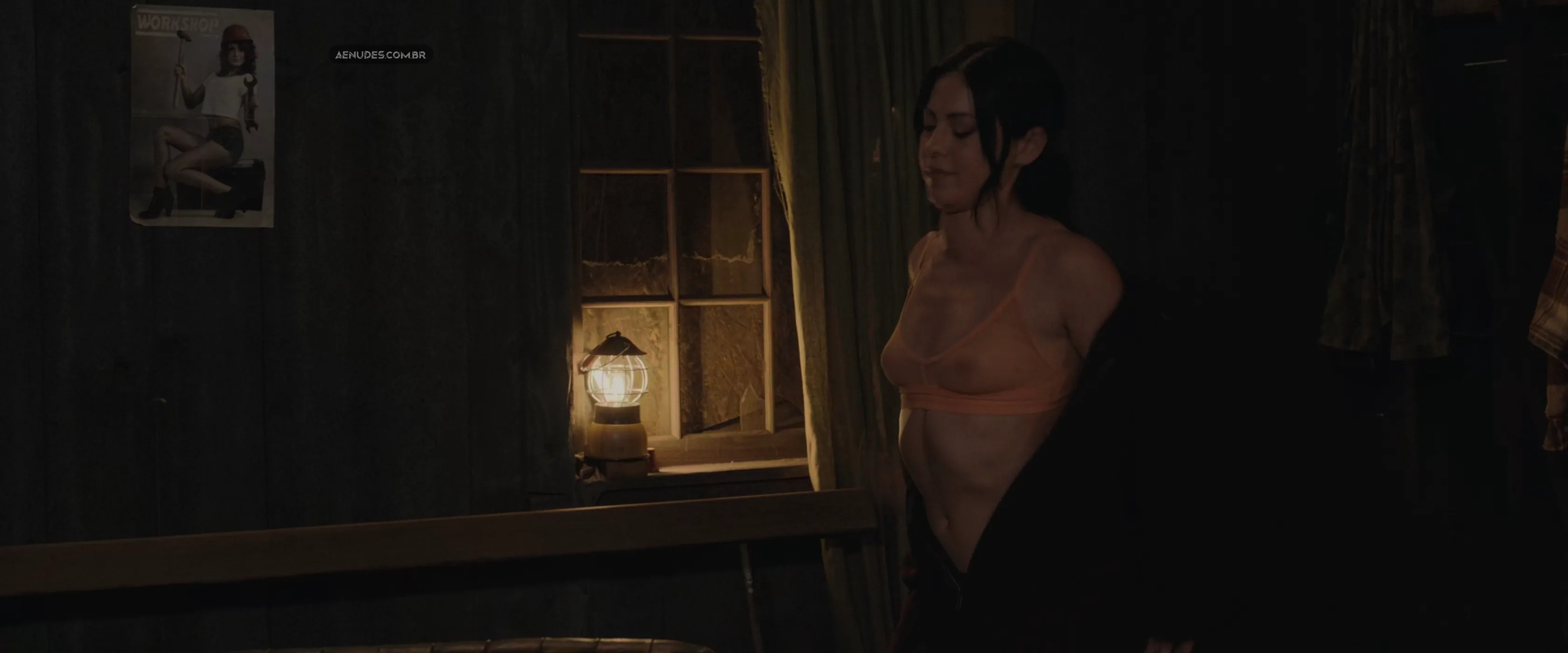 Rosa Salazar e Gemma Dart nua pelada cena de sexo em Play Dirty