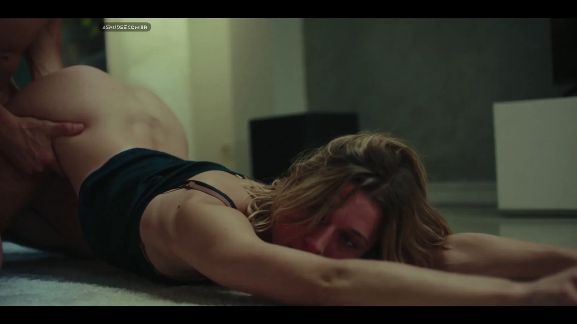 Svenja Jung nua pelada cena de sexo em Naked