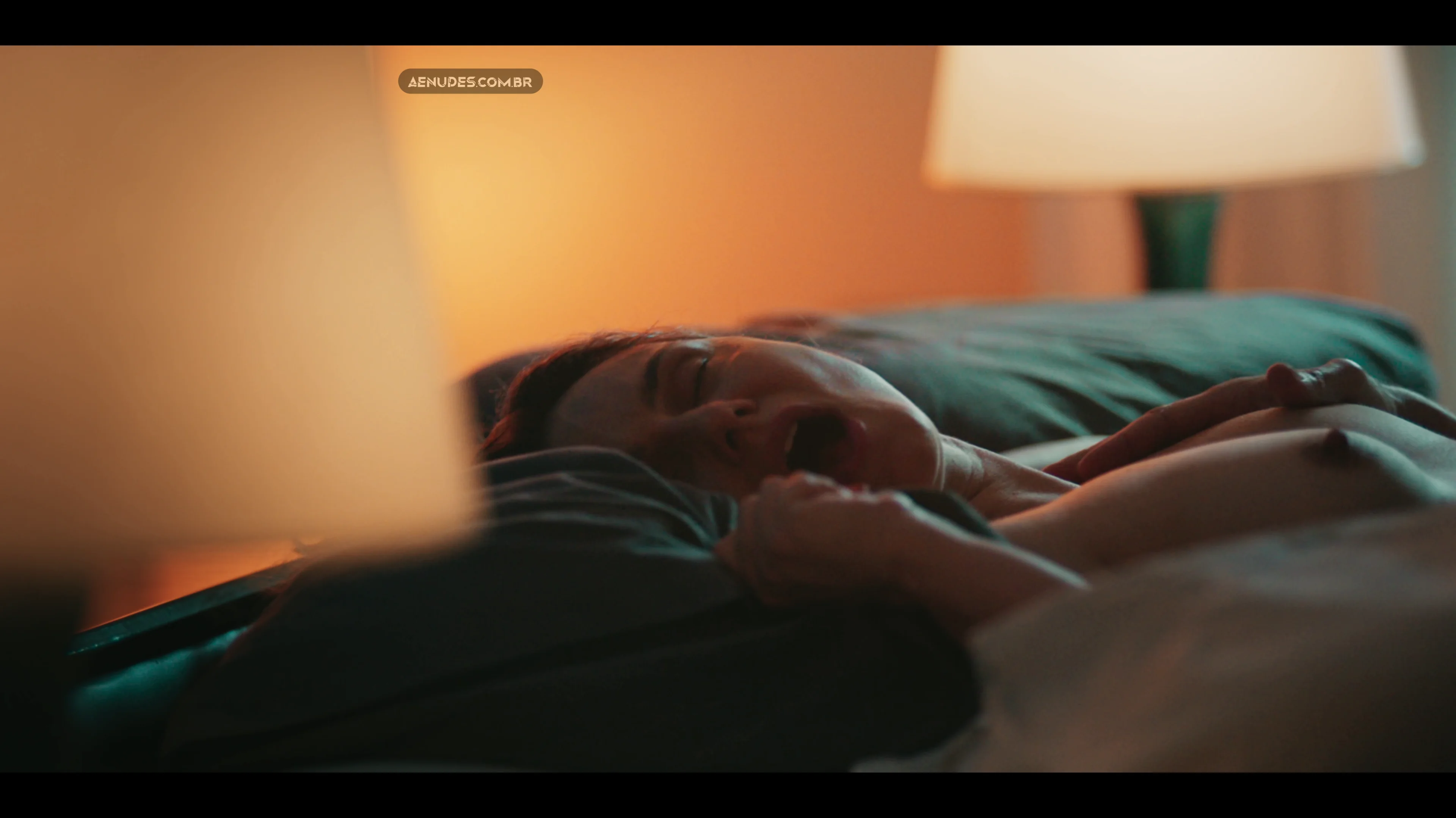 Aline Fanju nua pelada cena de sexo em Arcanjo Renegado (Serie)