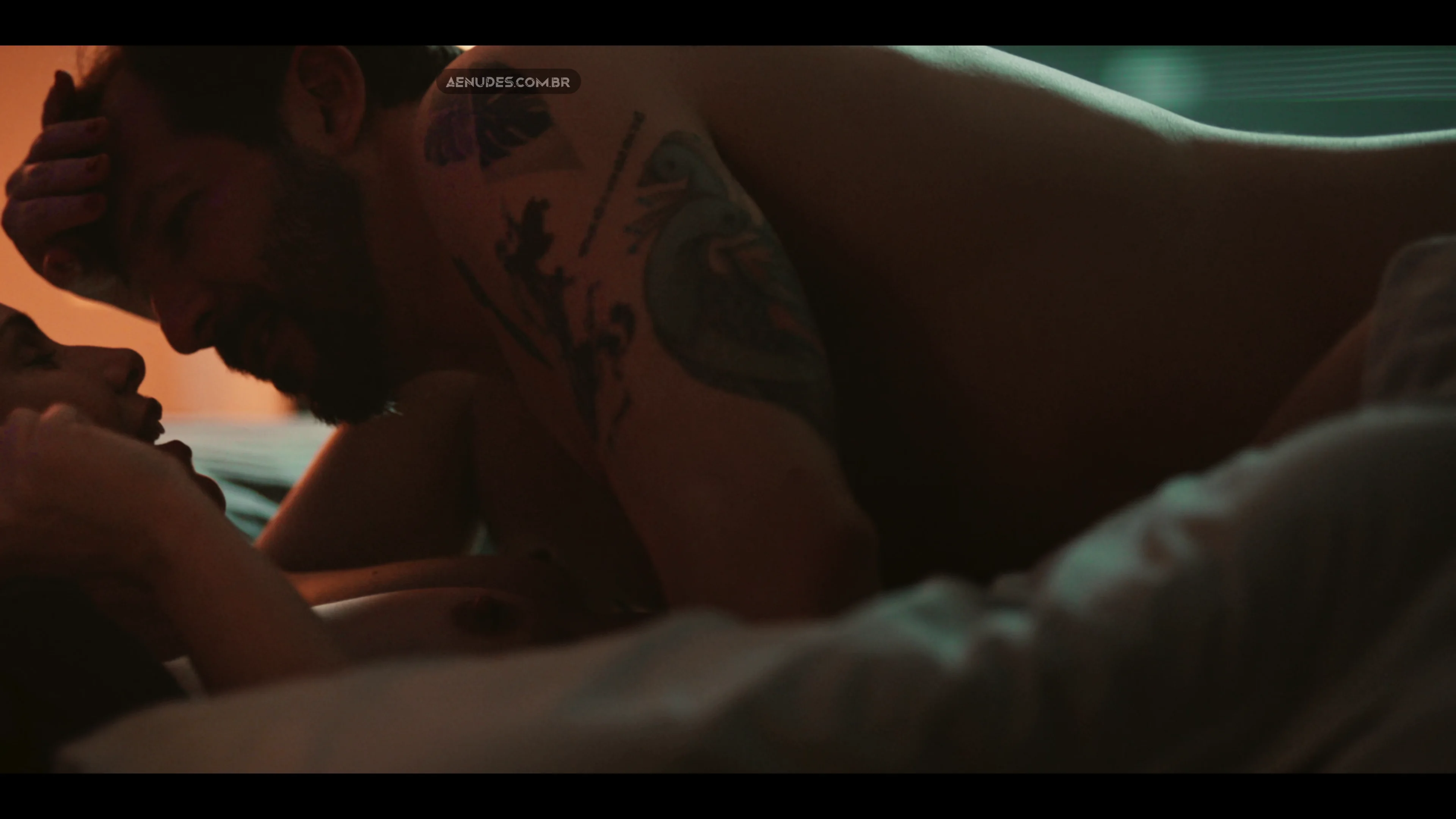 Aline Fanju nua pelada cena de sexo em Arcanjo Renegado (Serie)