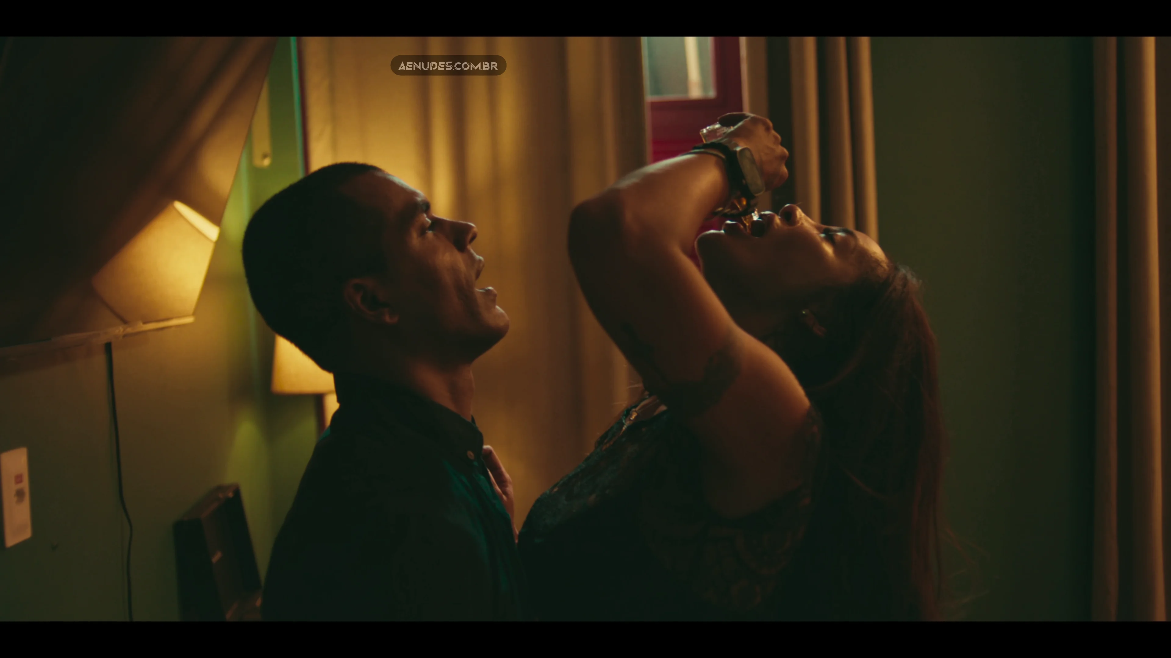 Carol Nakamura nua pelada cena de sexo em Arcanjo Renegado (Serie).