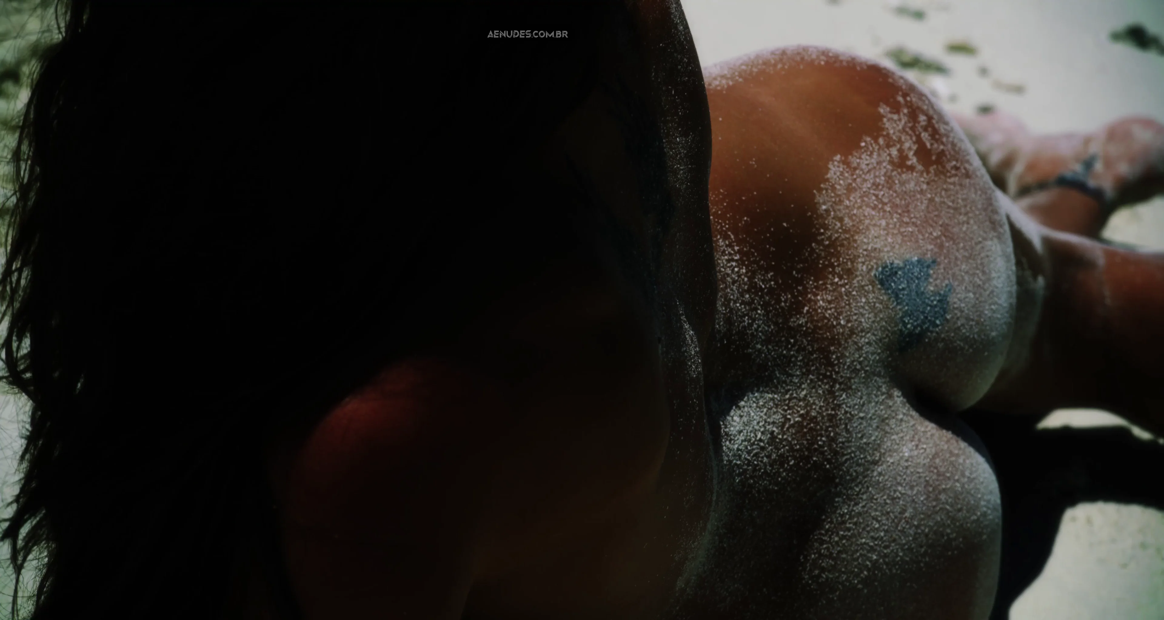 Isabeli Fontana nua pelada cena de sexo em lui magazine