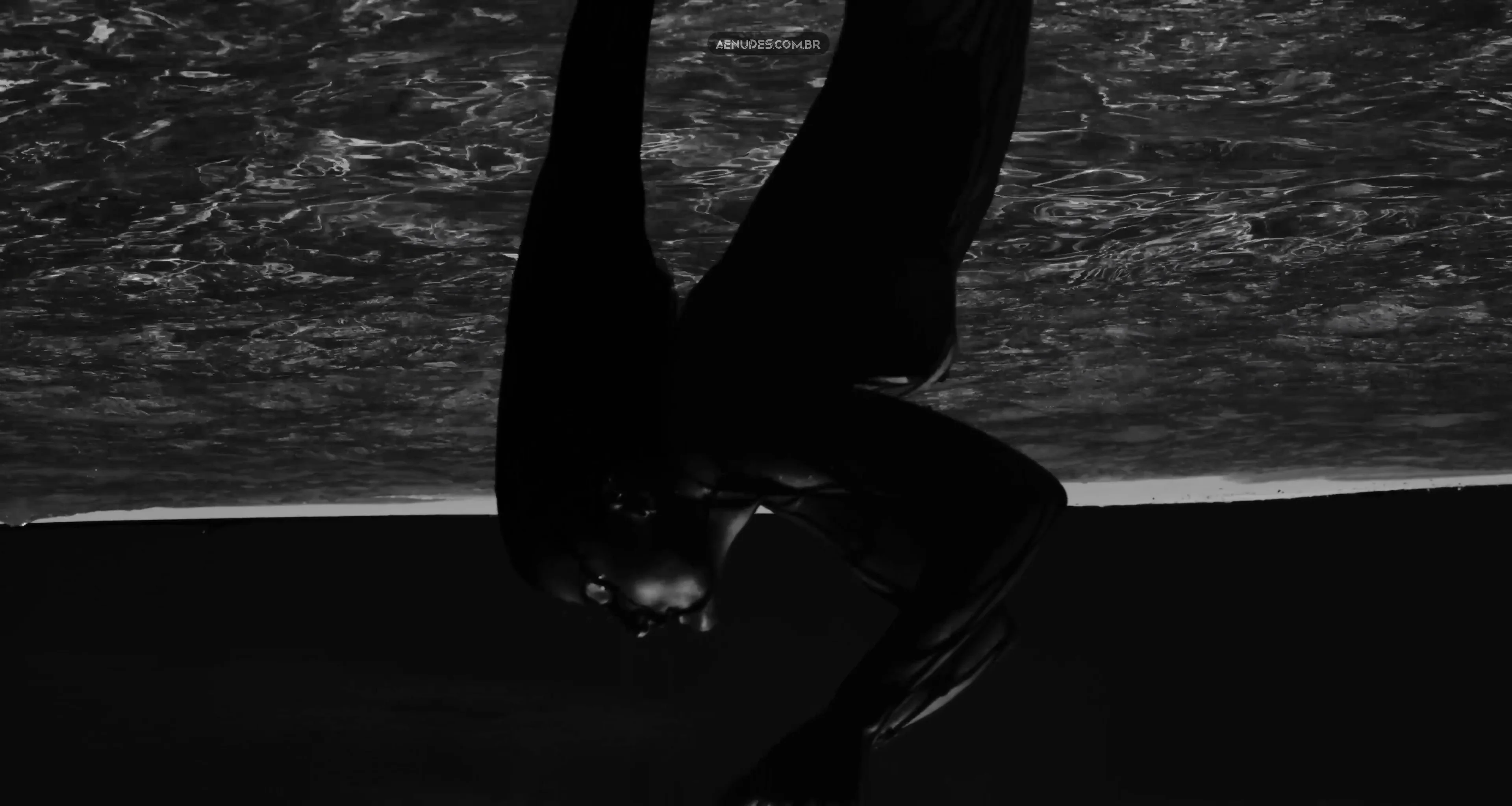 Isabeli Fontana nua pelada cena de sexo em lui magazine