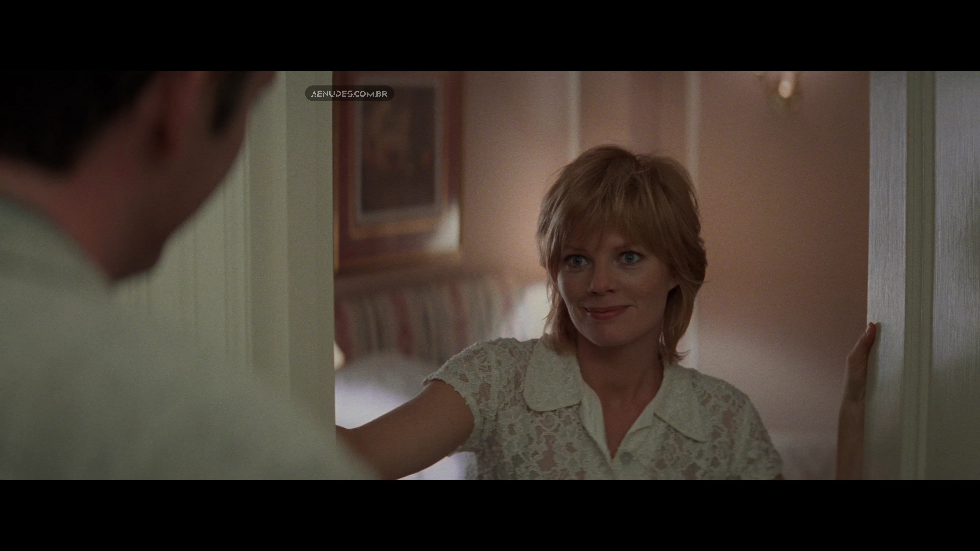 Marg Helgenberger nua pelada cena de sexo em Species