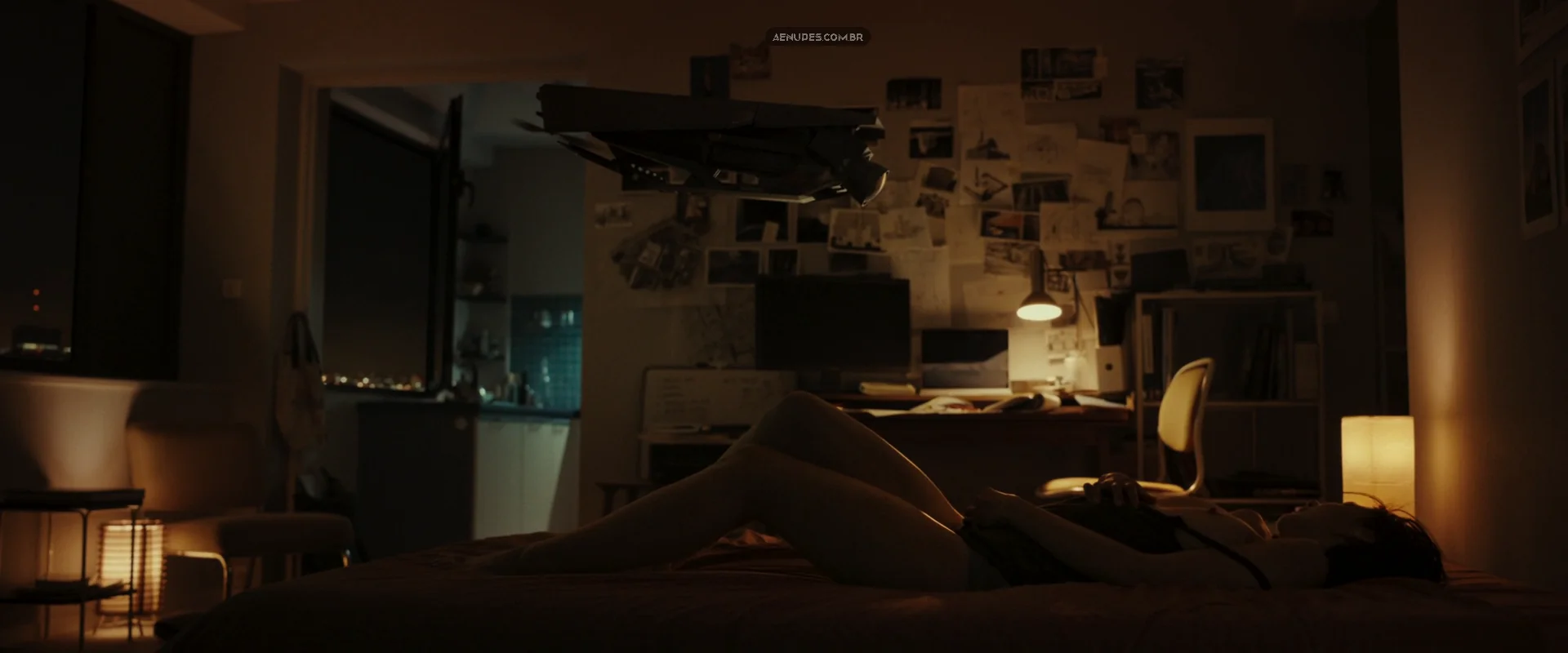 Marion Barbeau e Eugénie Derouand nua pelada cena de sexo em Drone