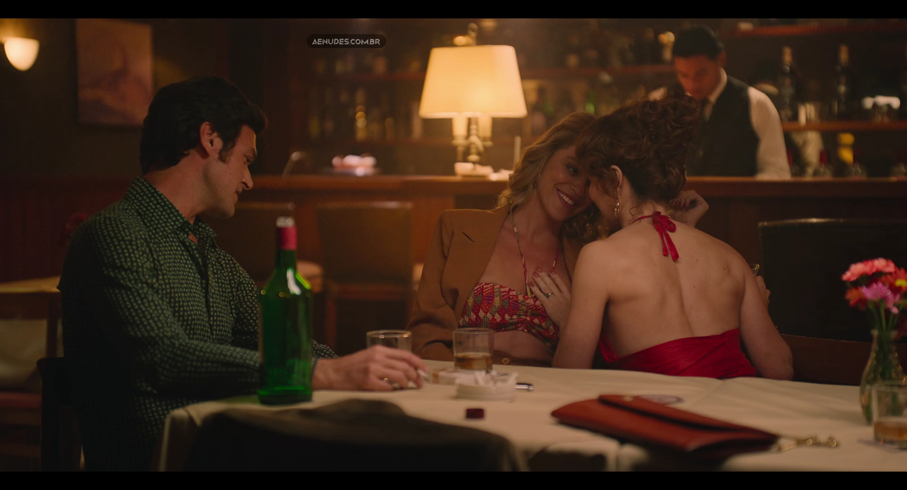 Marjorie Estiano e Toia Ferraz nua pelada cena de sexo em Ângela Diniz: Assassinada e Condenada