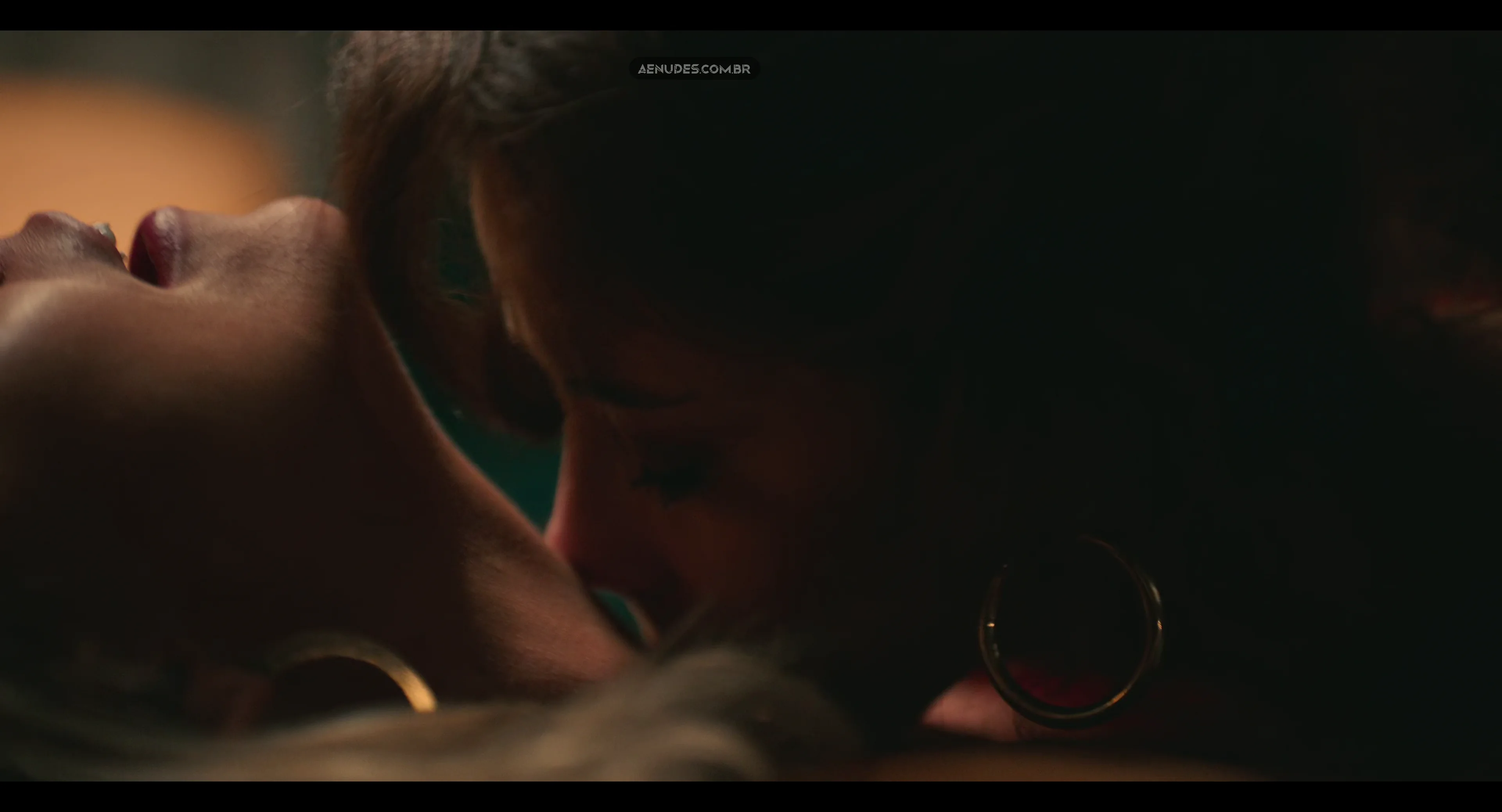 Marjorie Estiano e Toia Ferraz nua pelada cena de sexo em Ângela Diniz: Assassinada e Condenada