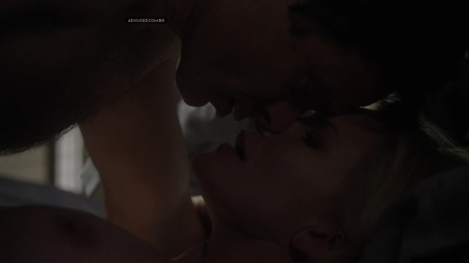 Natasha Henstridge nua pelada cena de sexo em Badge Of Honor