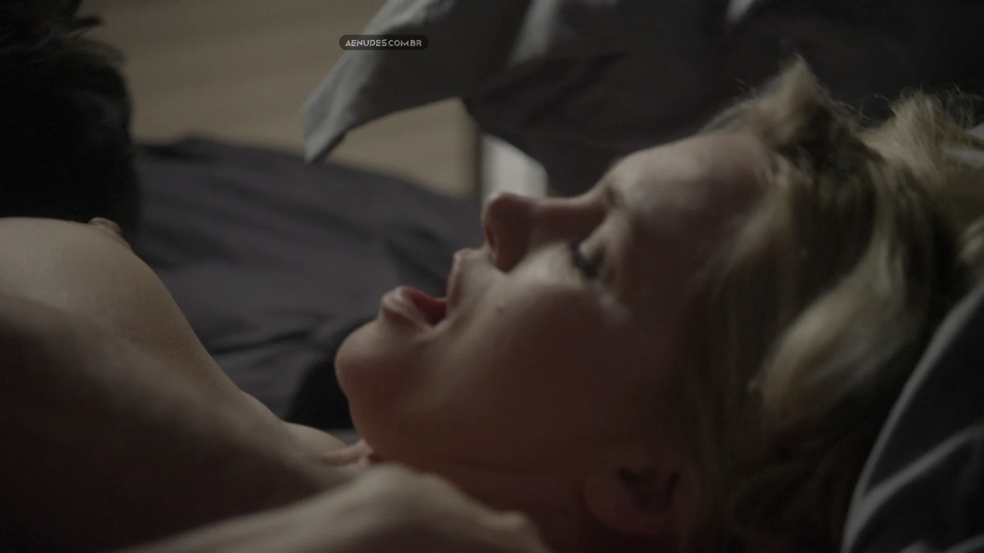 Natasha Henstridge nua pelada cena de sexo em Badge Of Honor