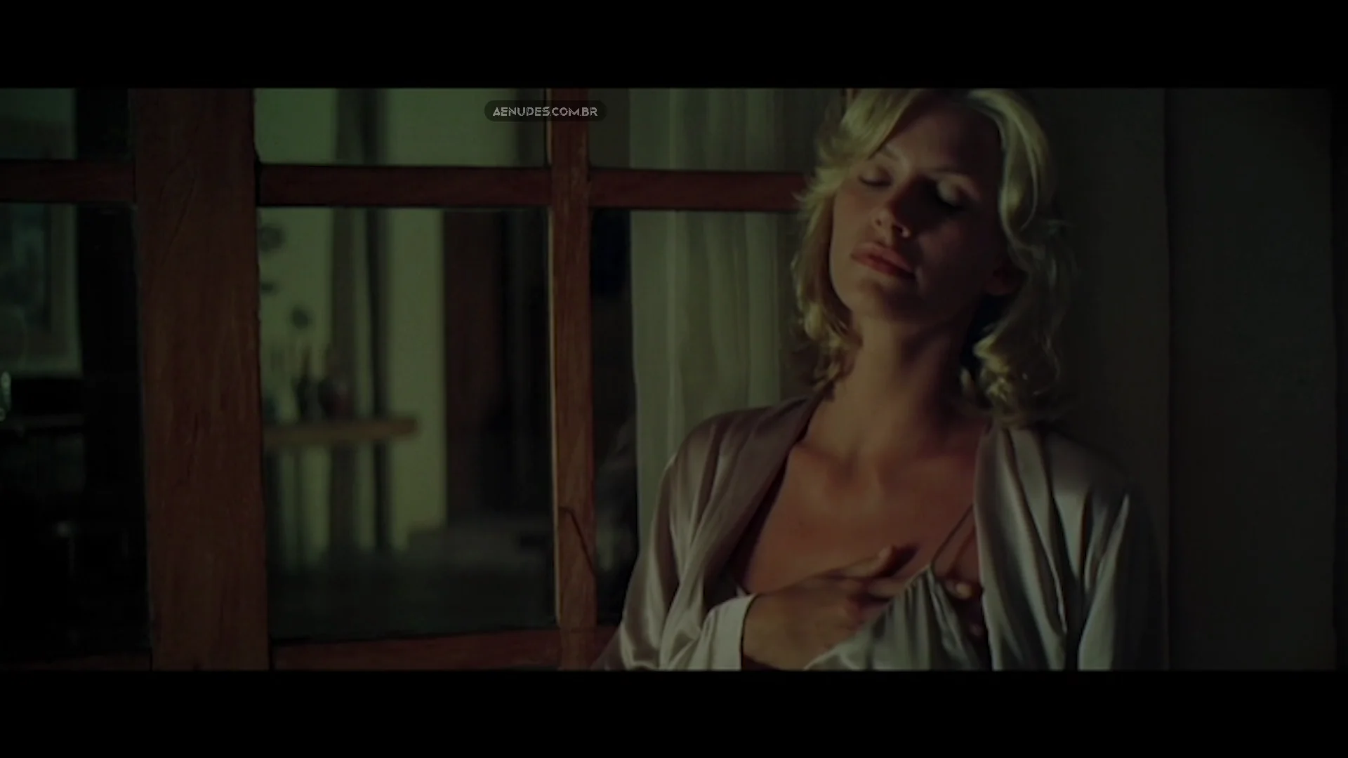 Natasha Henstridge nua pelada cena de sexo em Bela Donna